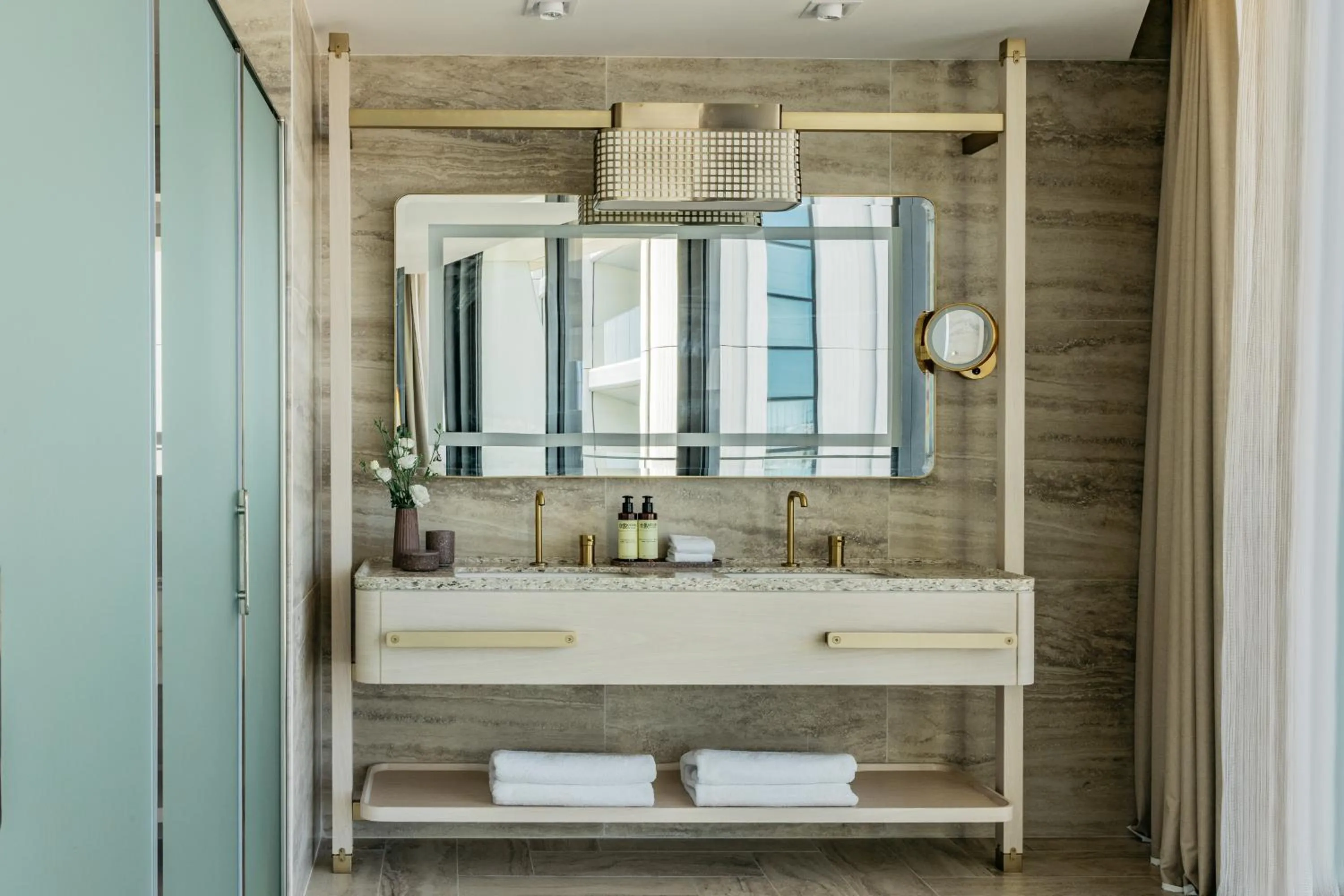 Shower in ME Malta by Meliá