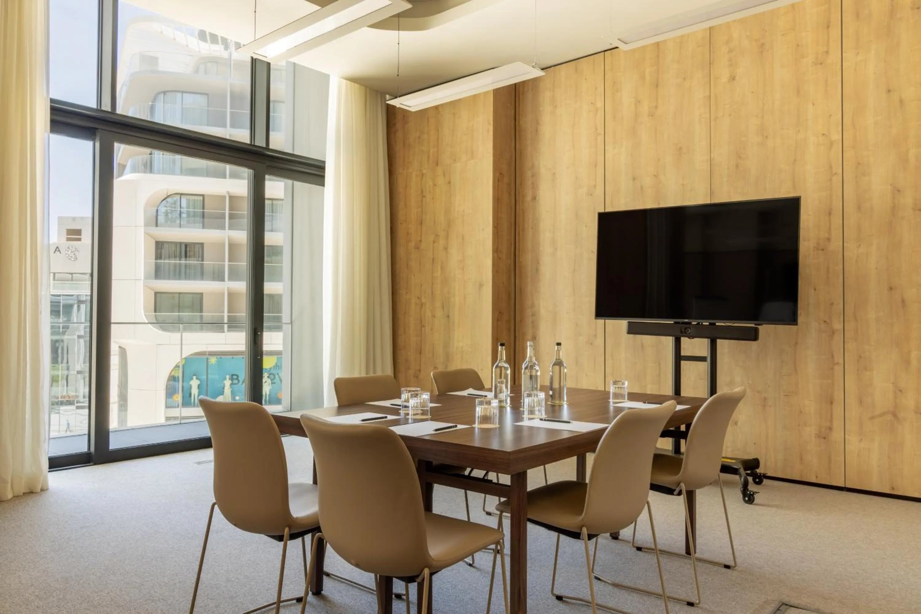 Seating area in ME Malta by Meliá