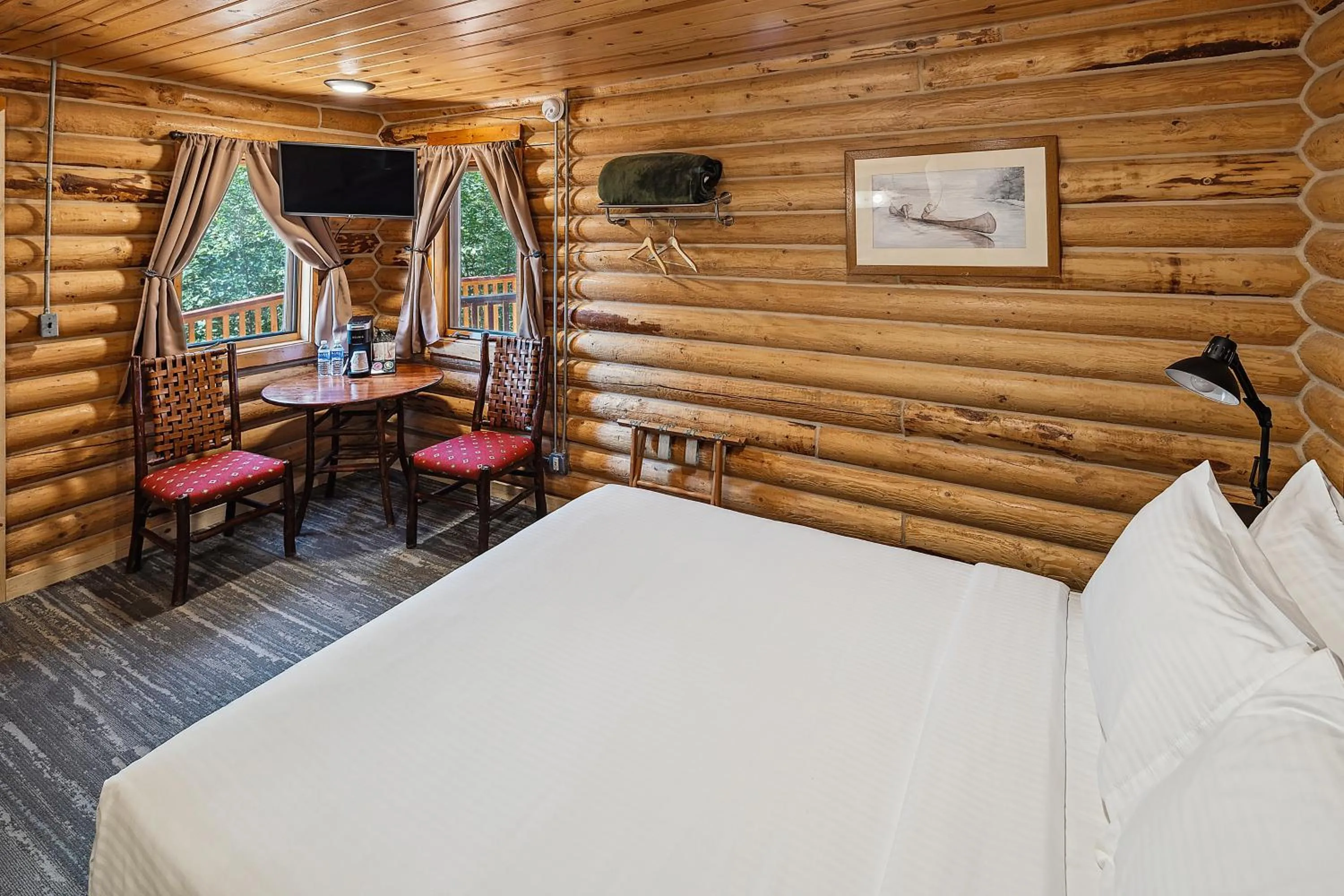 Bed in Denali Crow's Nest Cabins