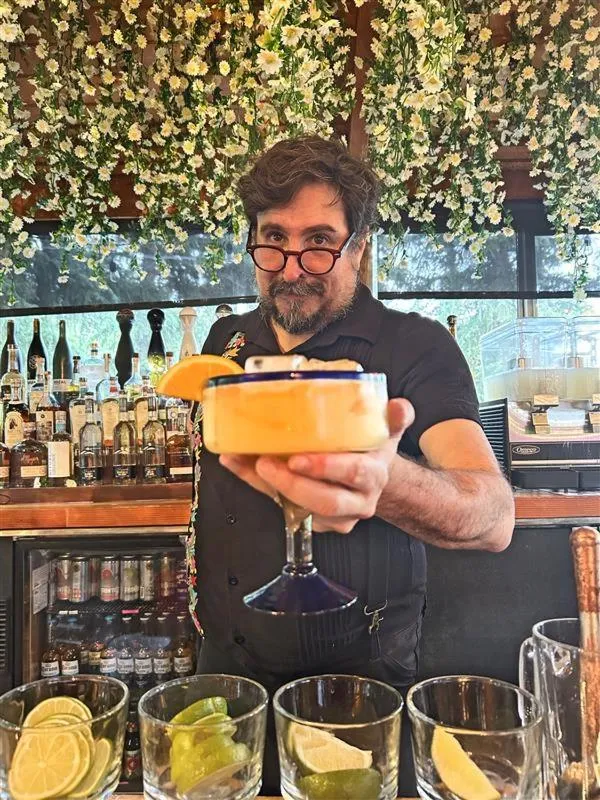 Lounge or bar in Denali Crow's Nest Cabins