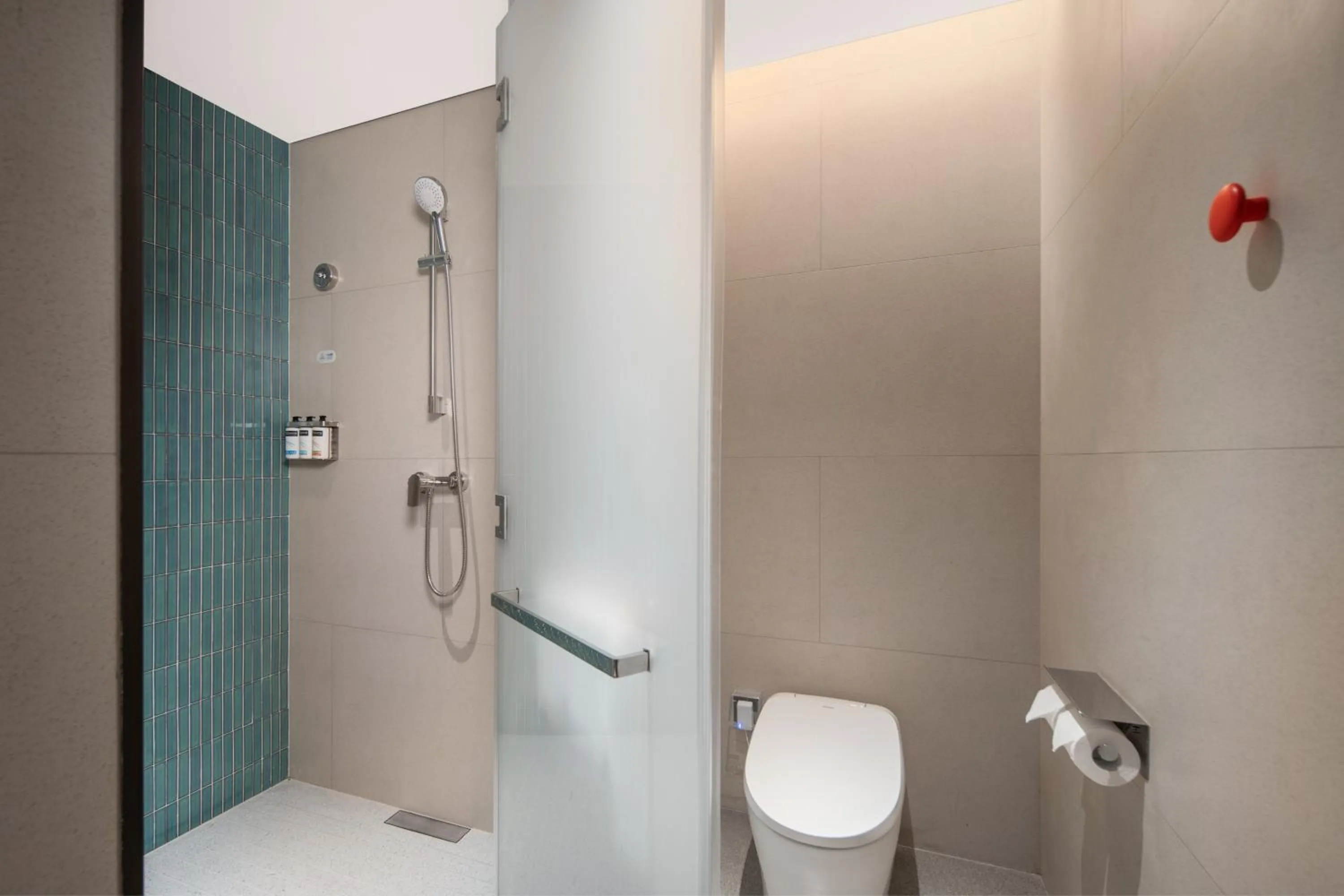 Bathroom in Holiday Inn Express Chongqing Tongliang by IHG