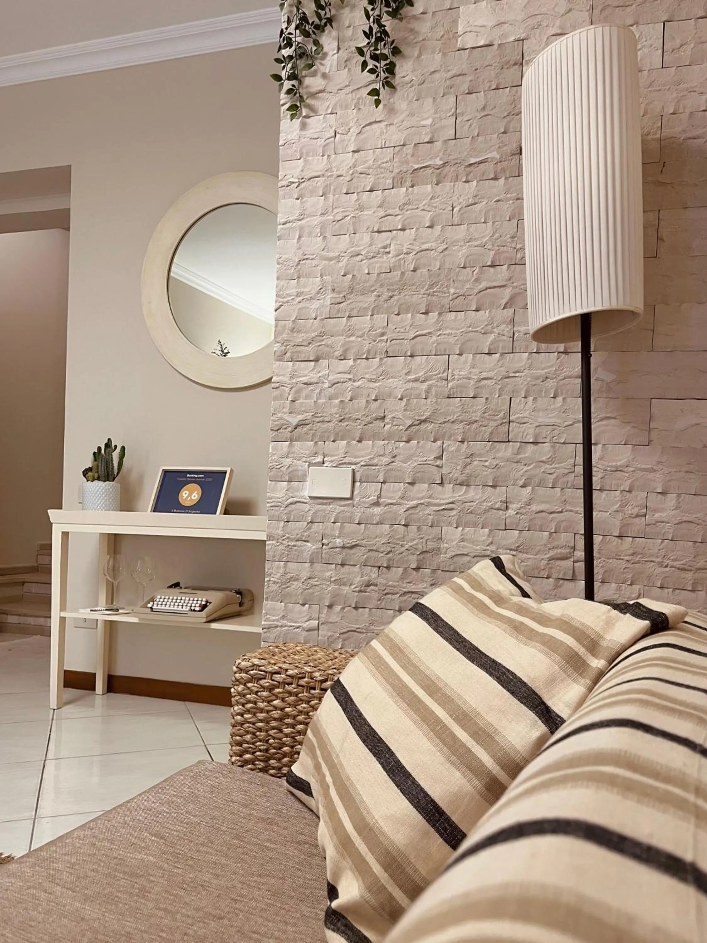 Seating area, Bed in Il Bottone D'Argento