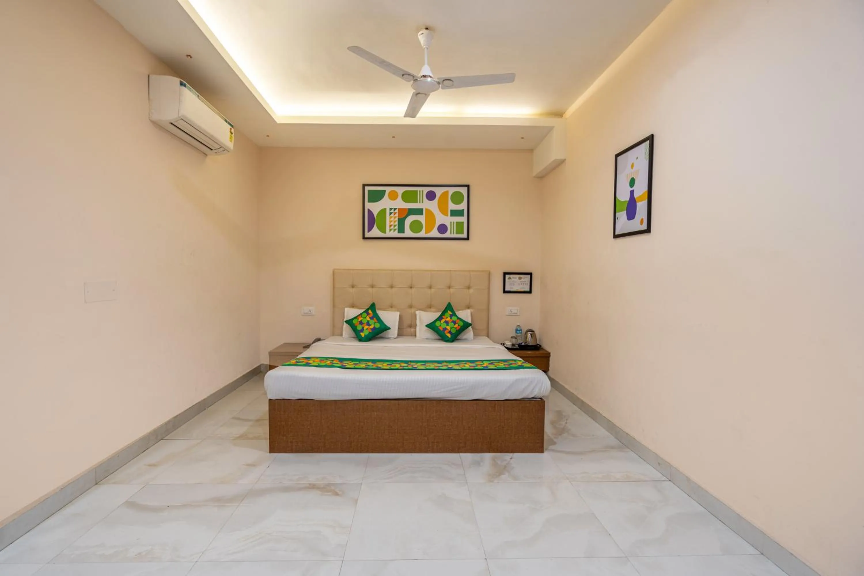 Spacious Premium Room - single occupancy in Treebo Green Olive