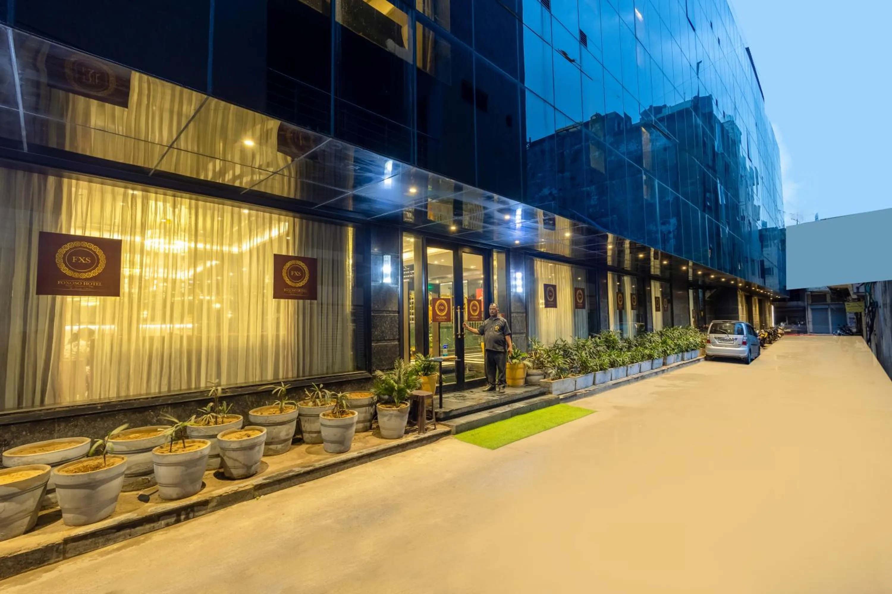 Facade/entrance in Foxoso Hotel Delhi Airport