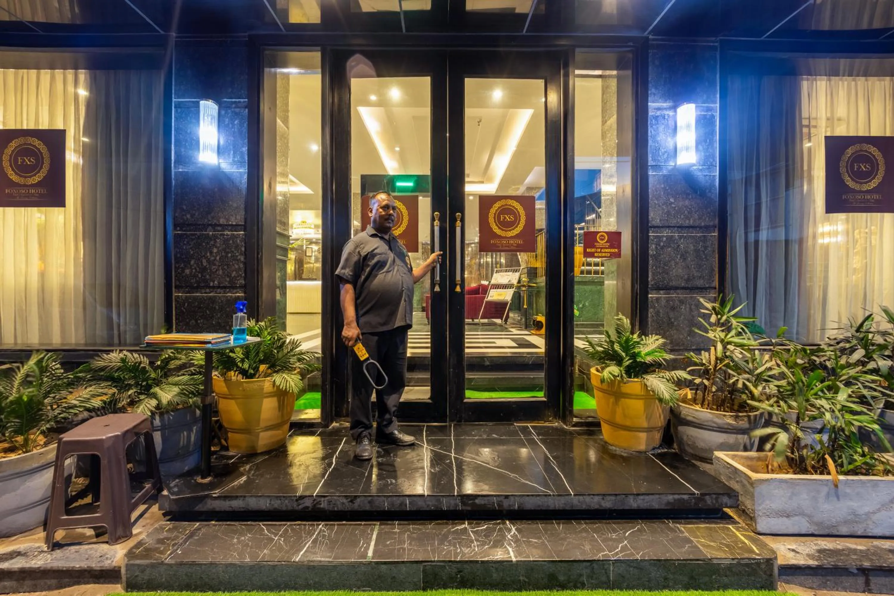 Facade/entrance in Foxoso Hotel Delhi Airport