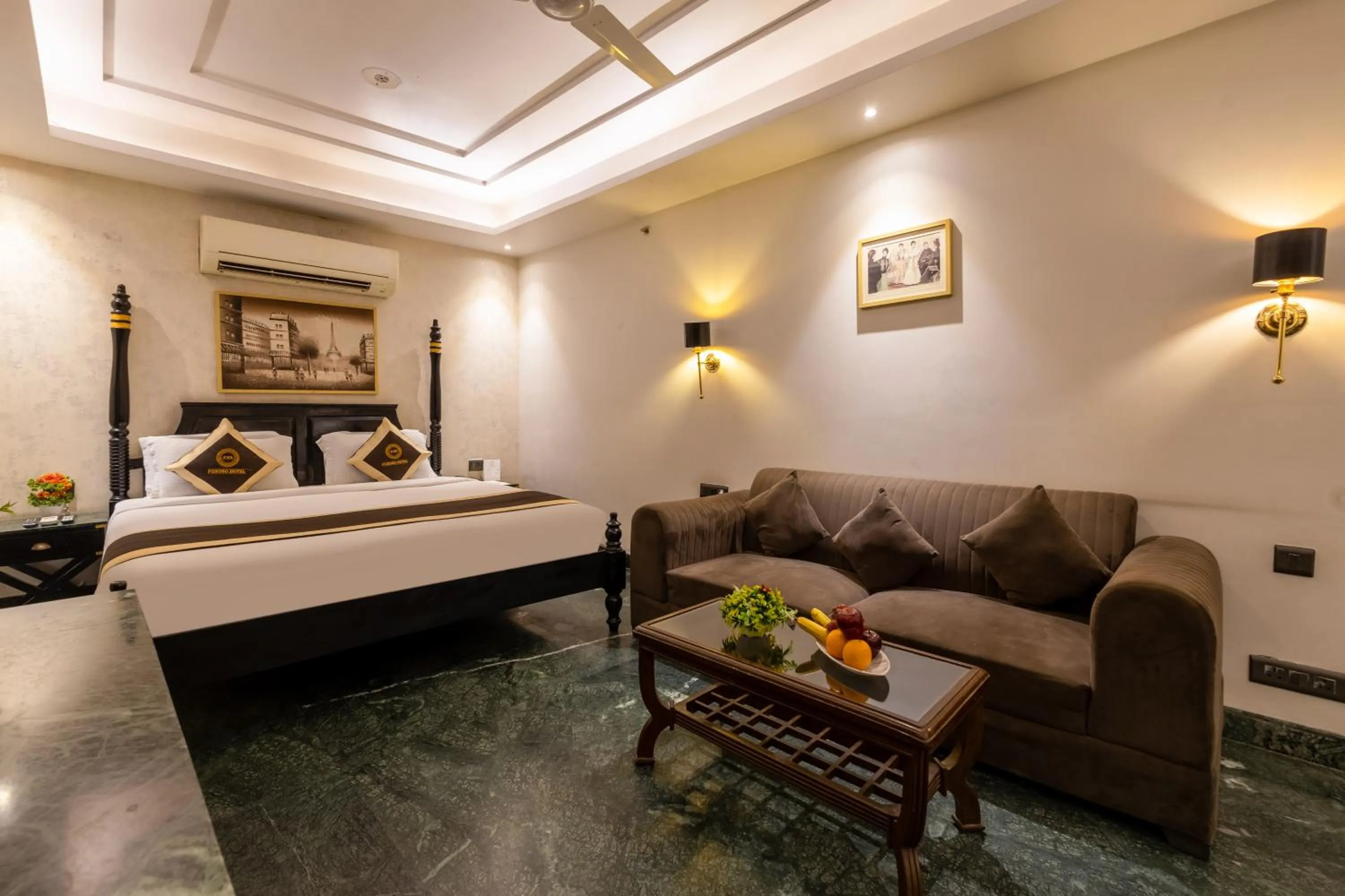 Bed in Foxoso Hotel Delhi Airport