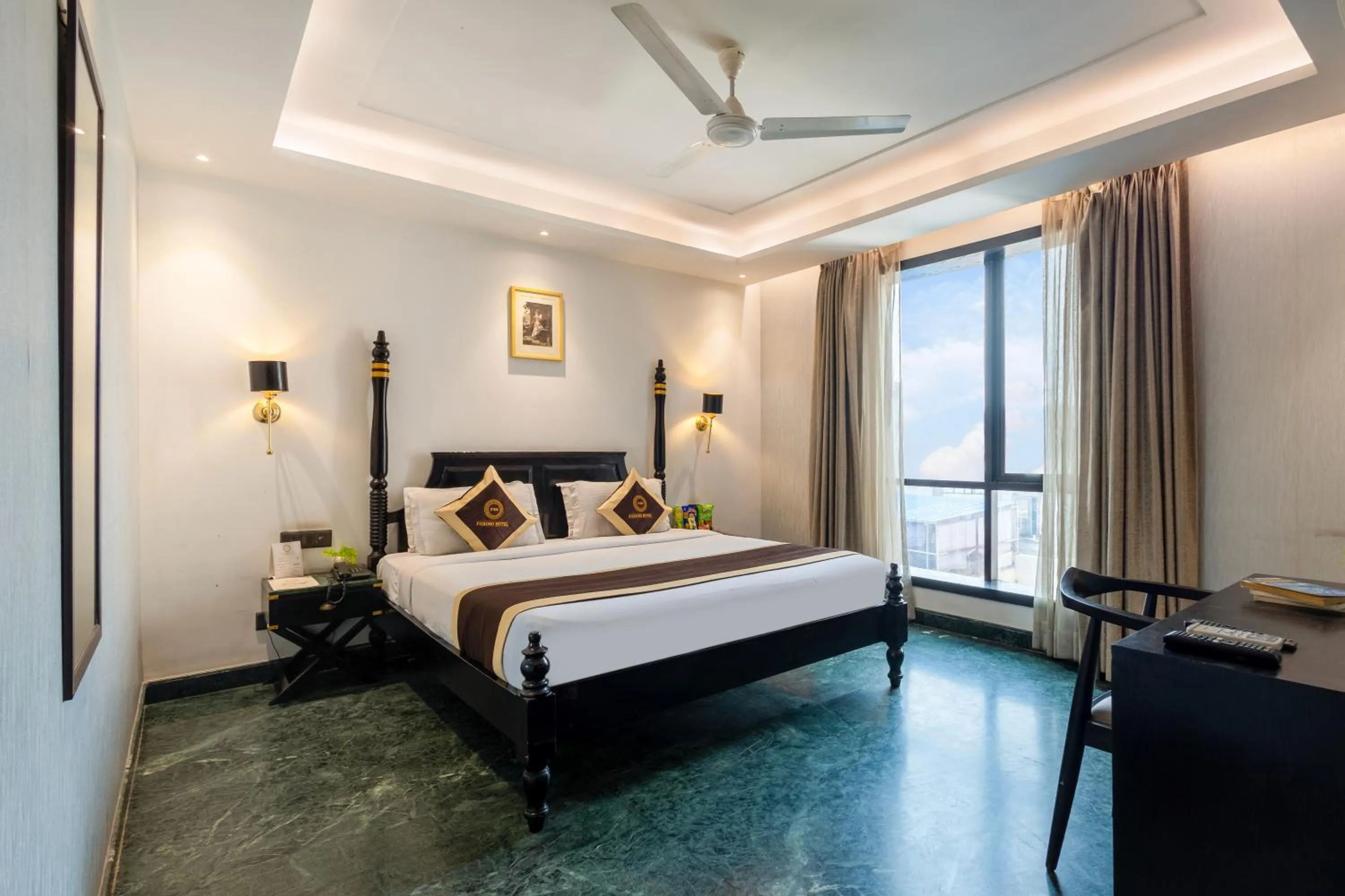 Bed in Foxoso Hotel Delhi Airport