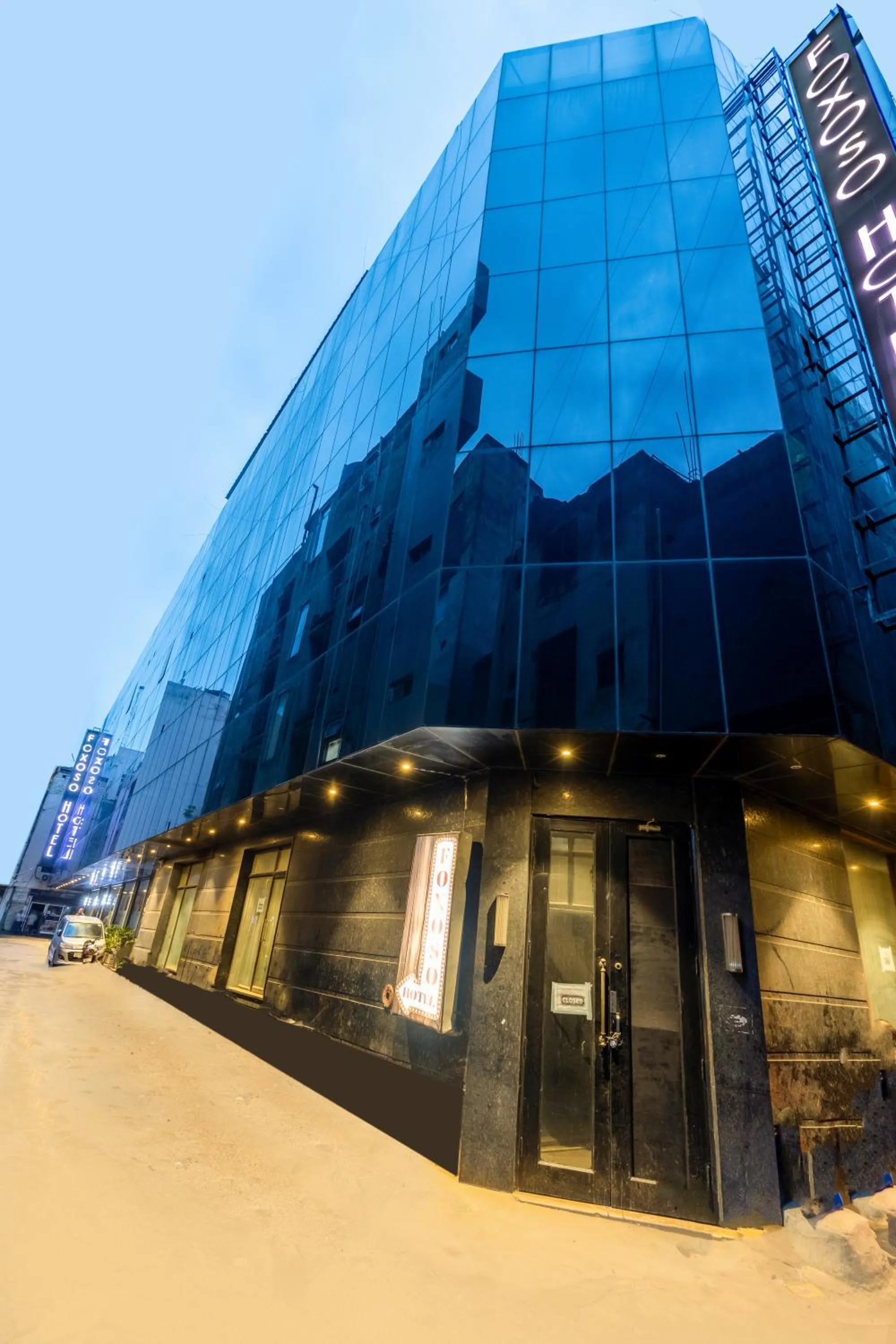 Facade/entrance in Foxoso Hotel Delhi Airport