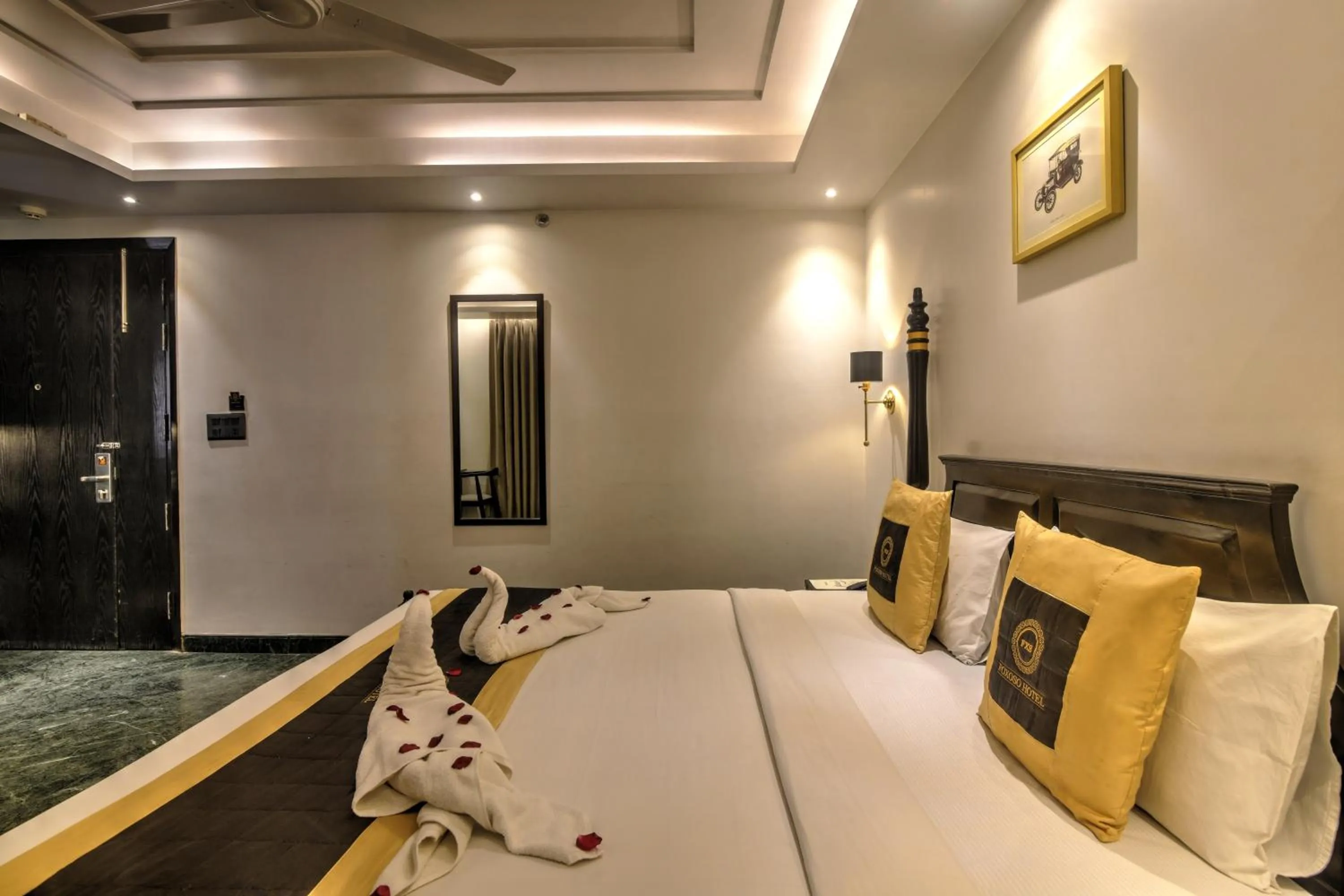 Bed in Foxoso Hotel Delhi Airport