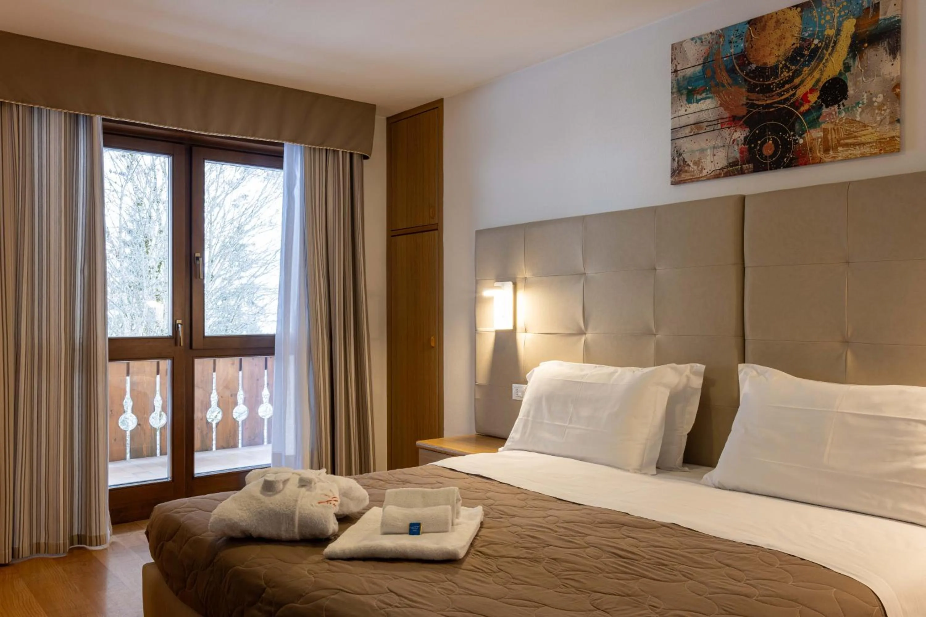 Bedroom, Bed in Hotel Sella Ronda Serenella - A 50 mt dalle piste da sci