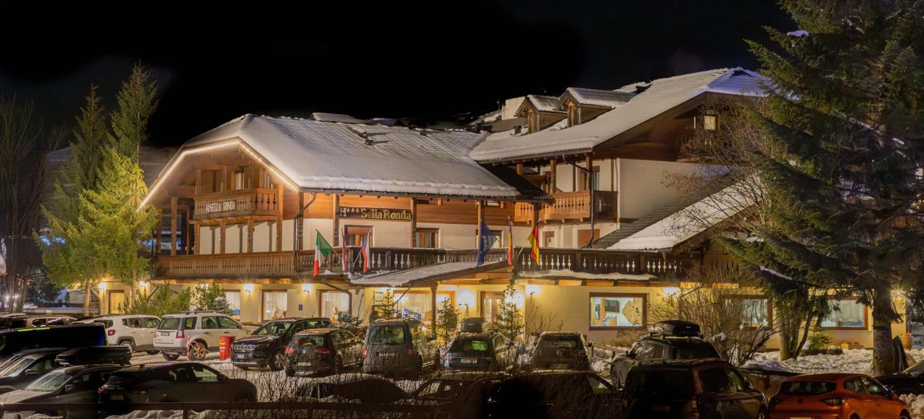 Property building in Hotel Sella Ronda Serenella - A 50 mt dalle piste da sci