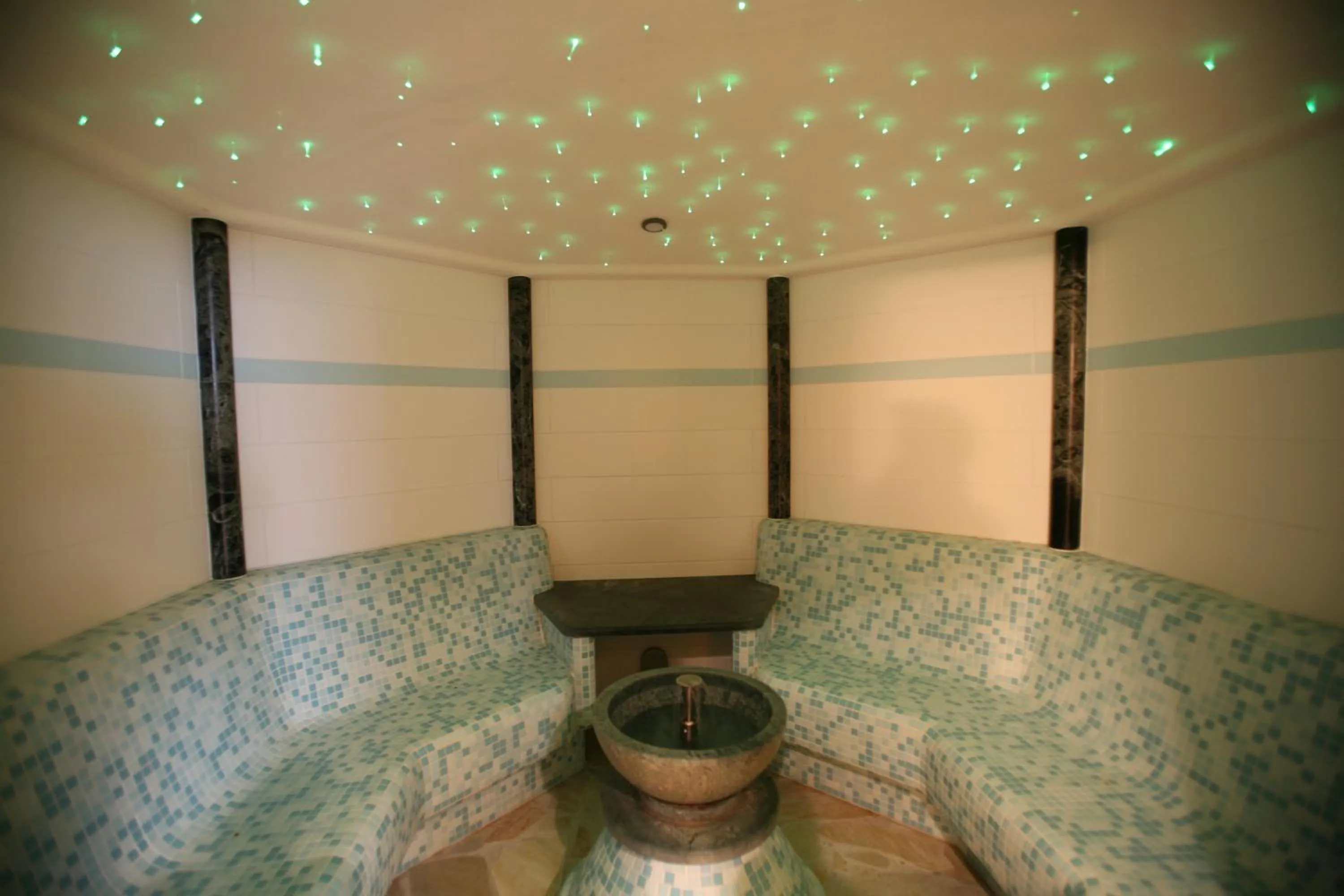 Spa and wellness centre/facilities in Hotel Sella Ronda Serenella