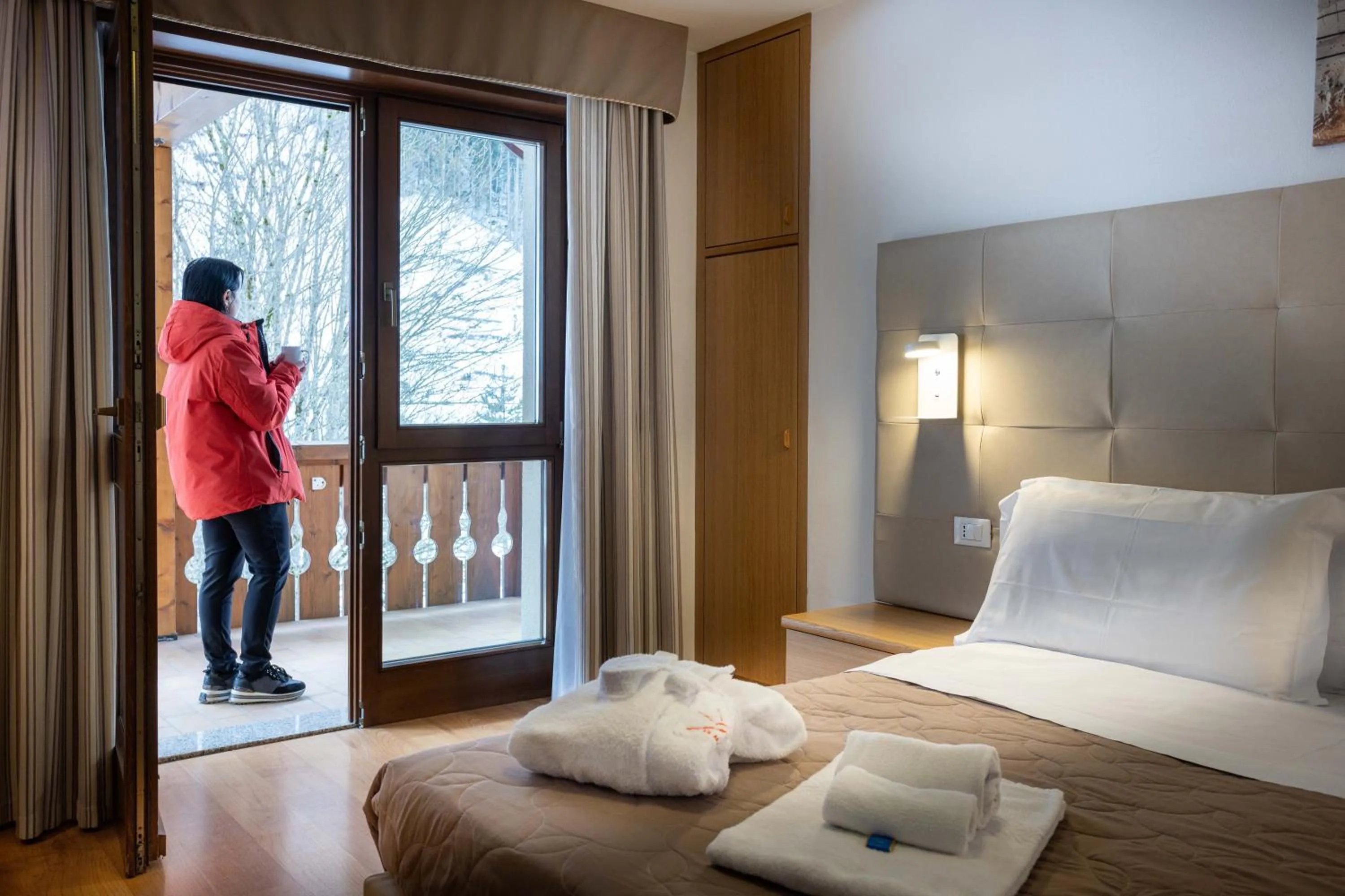 Bedroom, Bed in Hotel Sella Ronda Serenella - A 50 mt dalle piste da sci