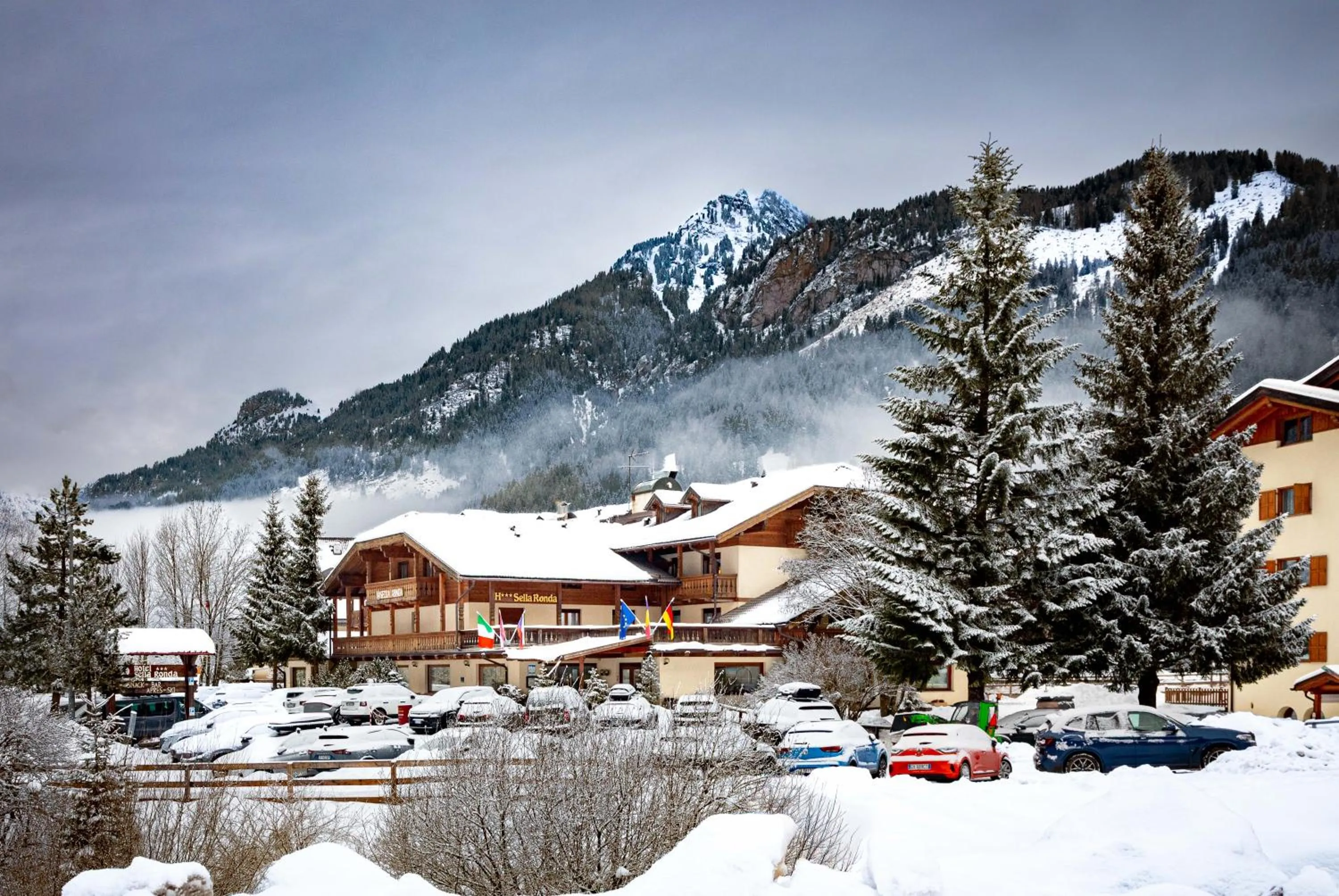 Property building in Hotel Sella Ronda Serenella - A 50 mt dalle piste da sci