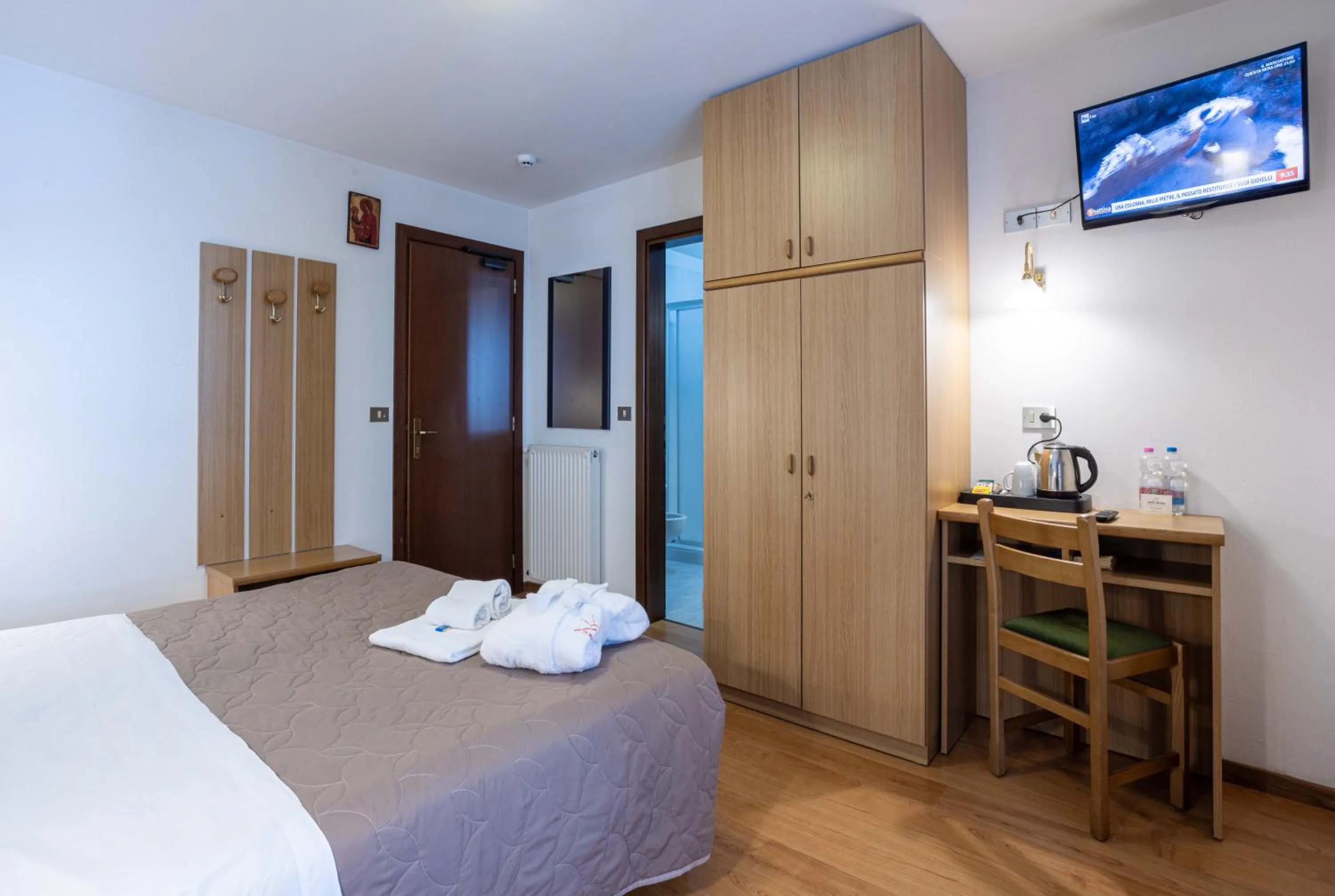 Bedroom, Bed in Hotel Sella Ronda Serenella - A 50 mt dalle piste da sci