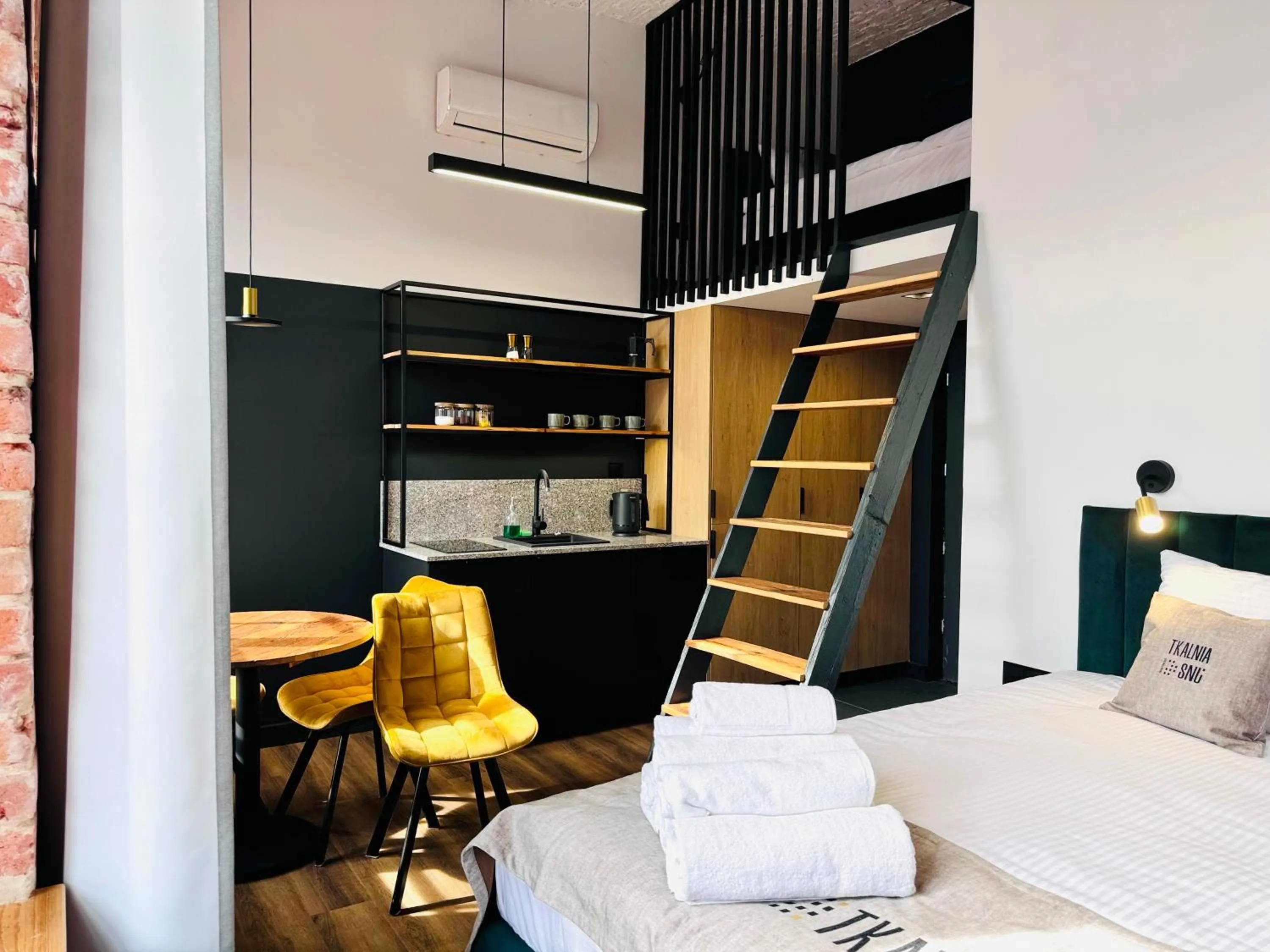 Photo of the whole room, Bed in Tkalnia Snu