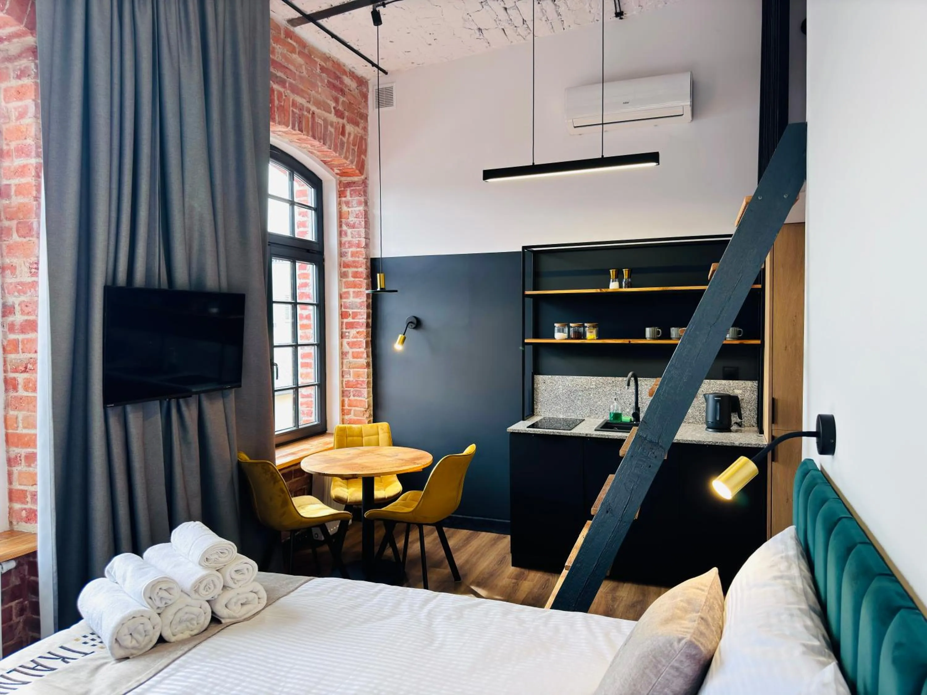 Photo of the whole room, Bed in Tkalnia Snu