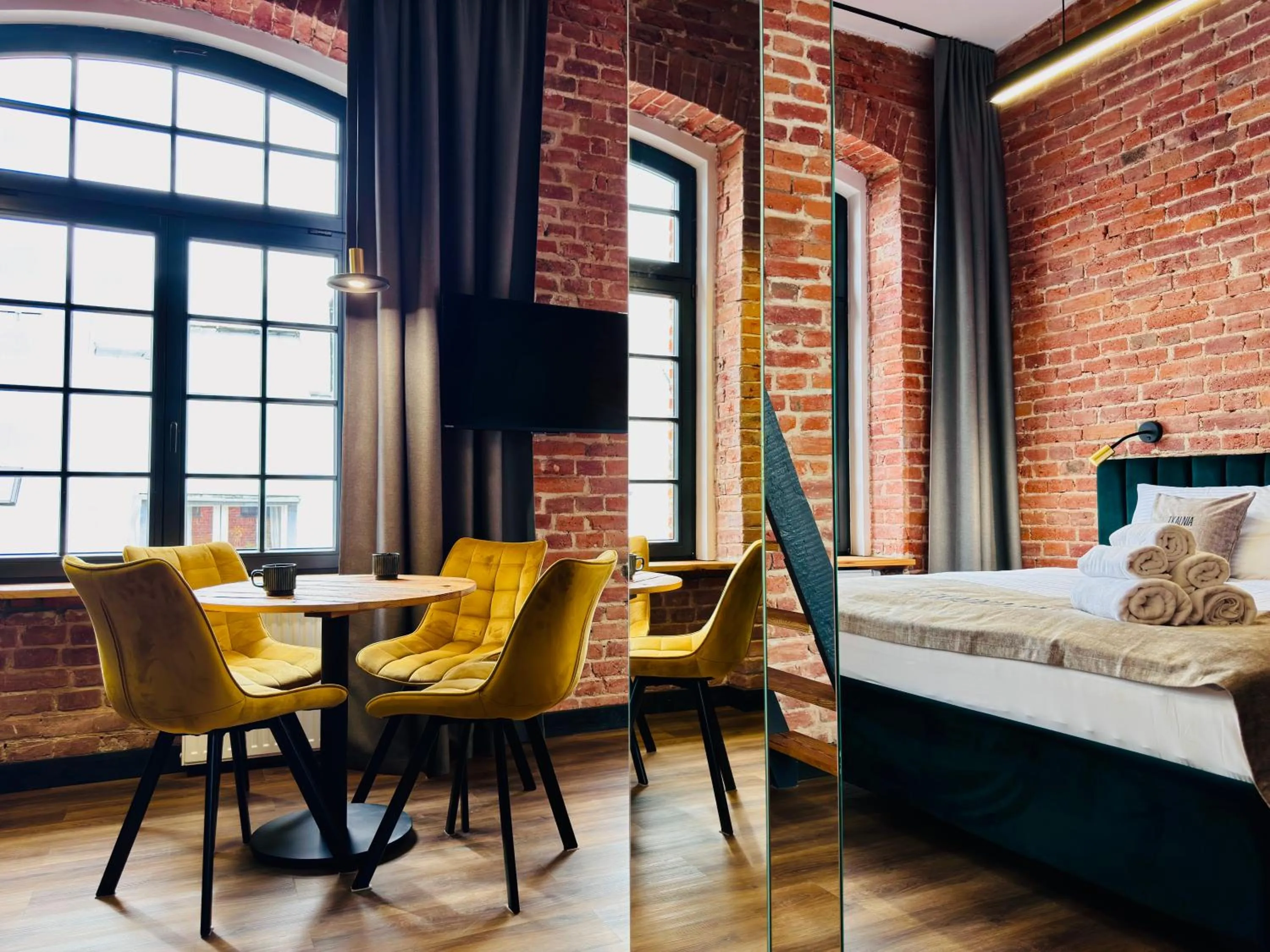 Seating area, Bed in Tkalnia Snu