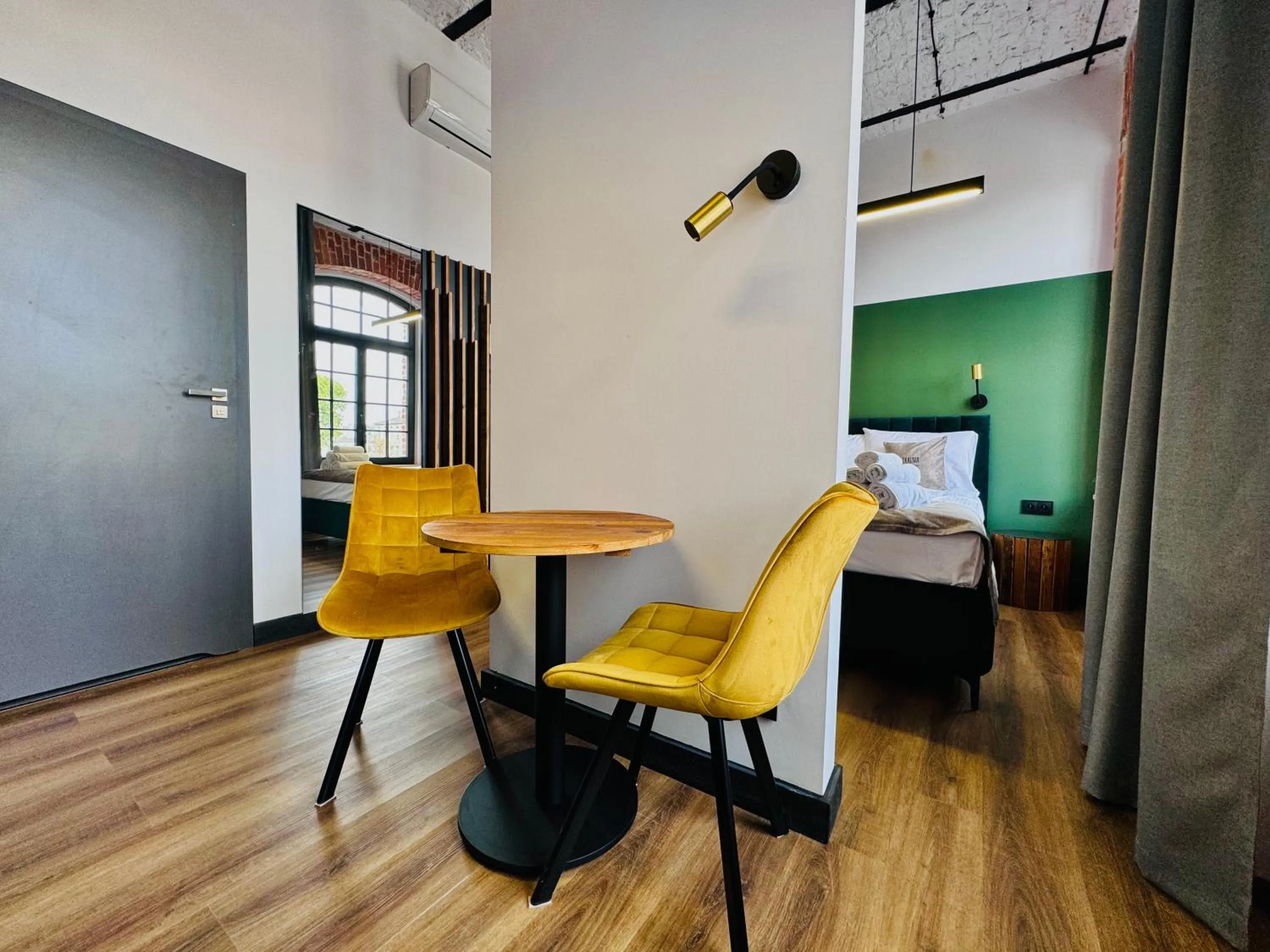 Photo of the whole room, Bed in Tkalnia Snu