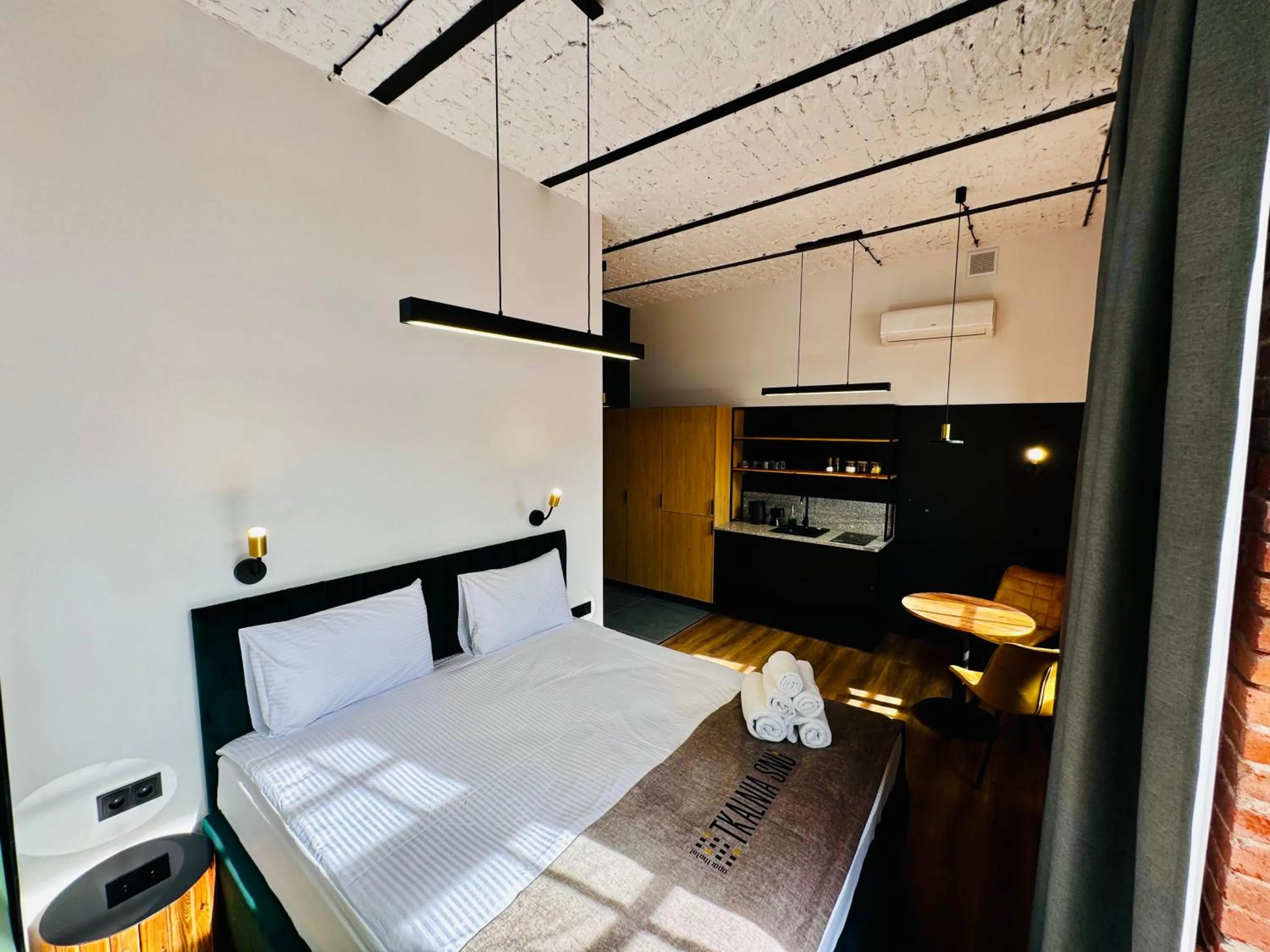 Photo of the whole room, Bed in Tkalnia Snu