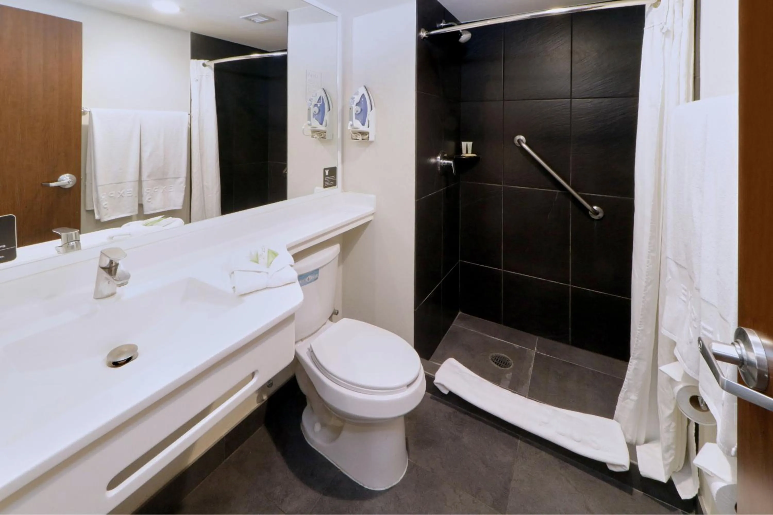 Bathroom in City Express Plus by Marriott Monterrey Nuevo Sur