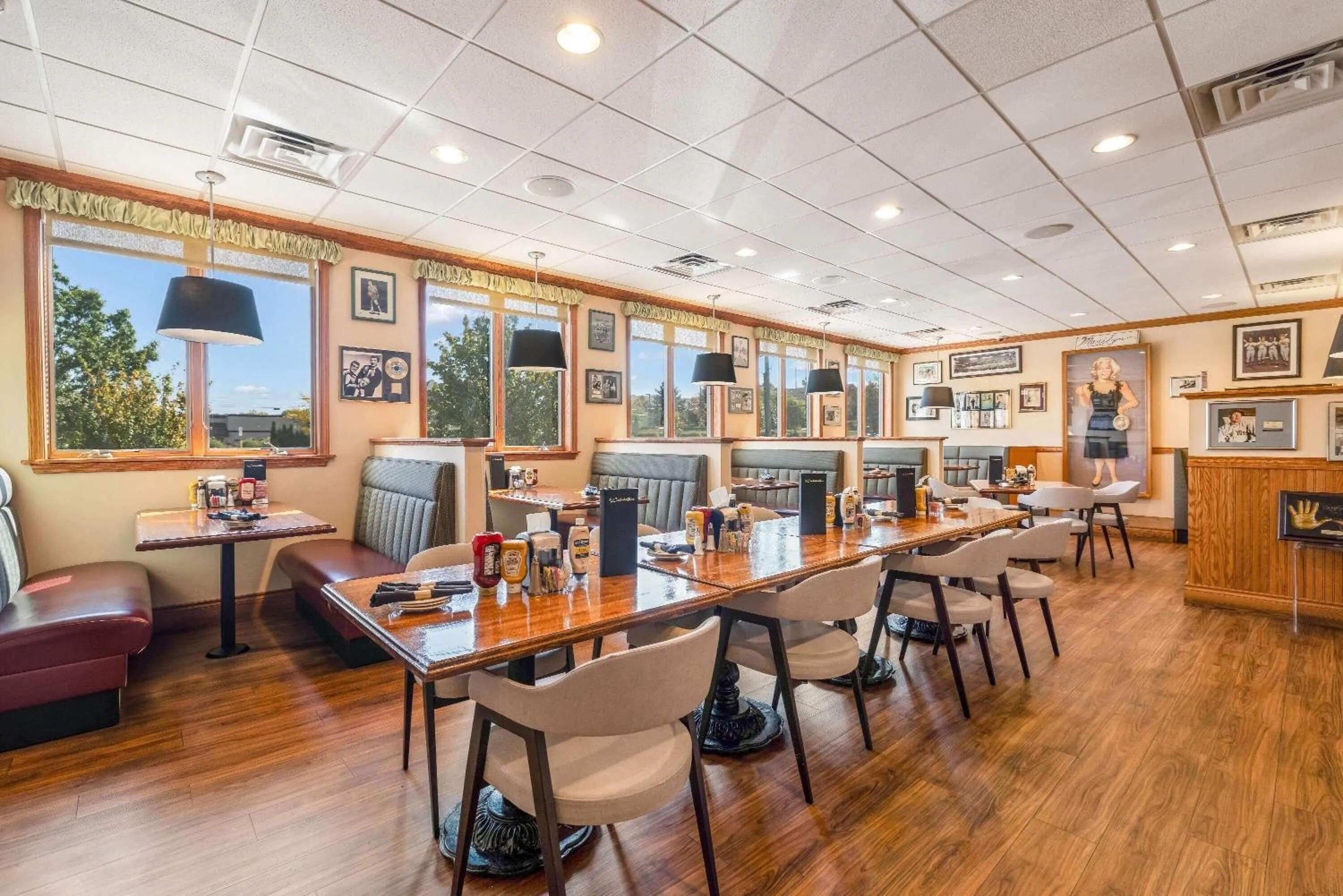 Restaurant/places to eat in Ramada by Wyndham State College Hotel & Conference Center