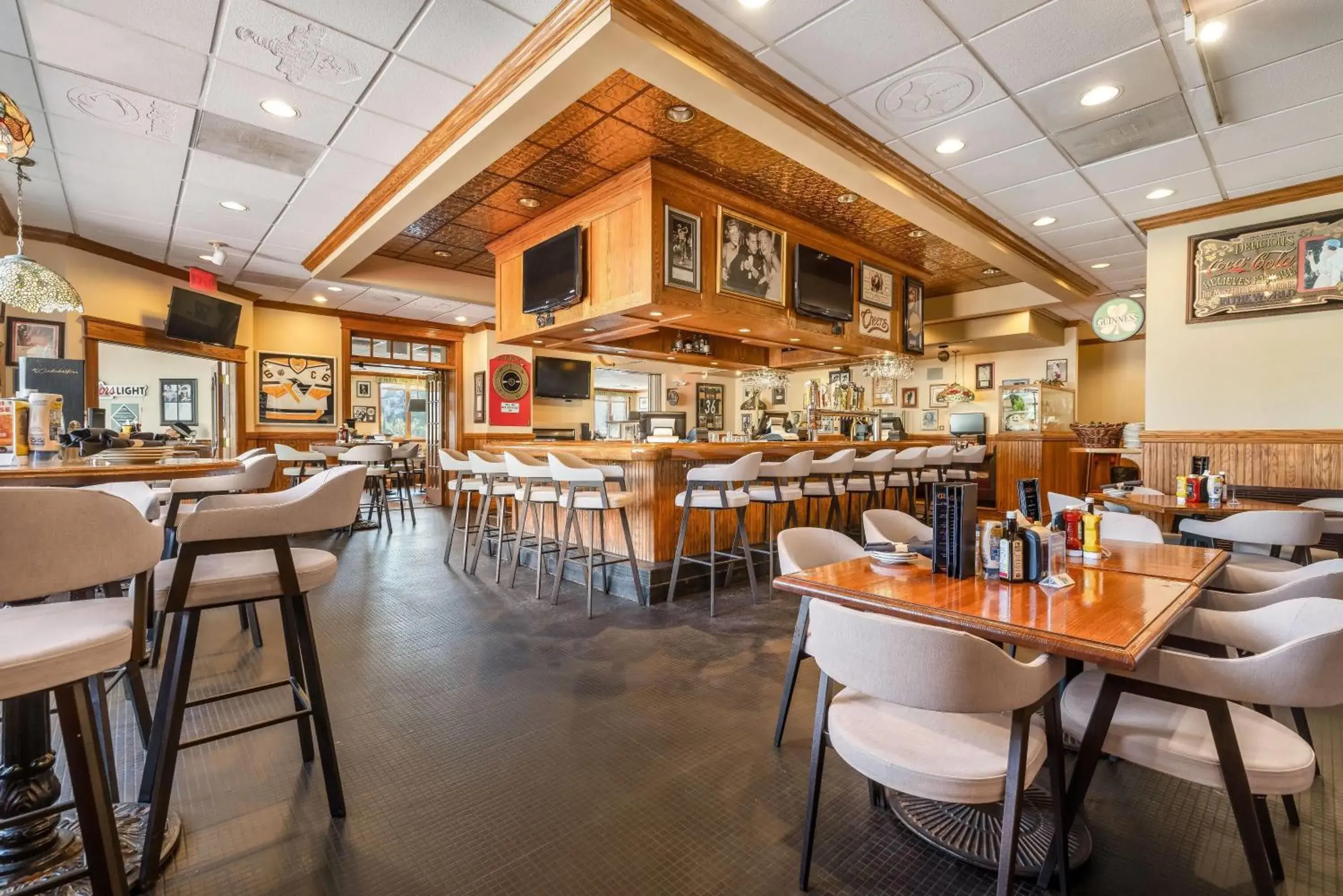 Lounge or bar in Ramada by Wyndham State College Hotel & Conference Center Lounge or bar in Ramada by Wyndham State College Hotel & Conference Center