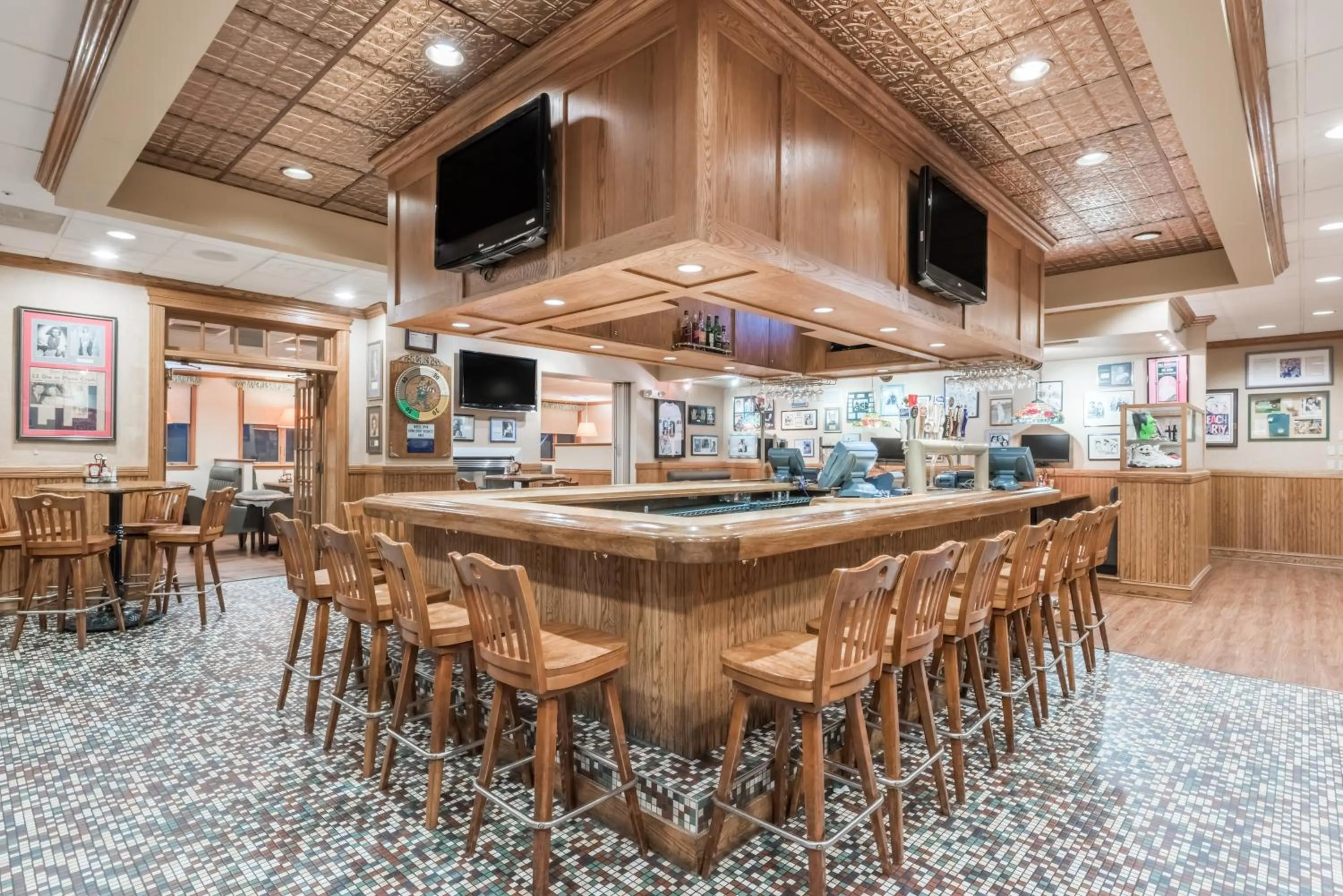 Lounge or bar in Ramada by Wyndham State College Hotel & Conference Center