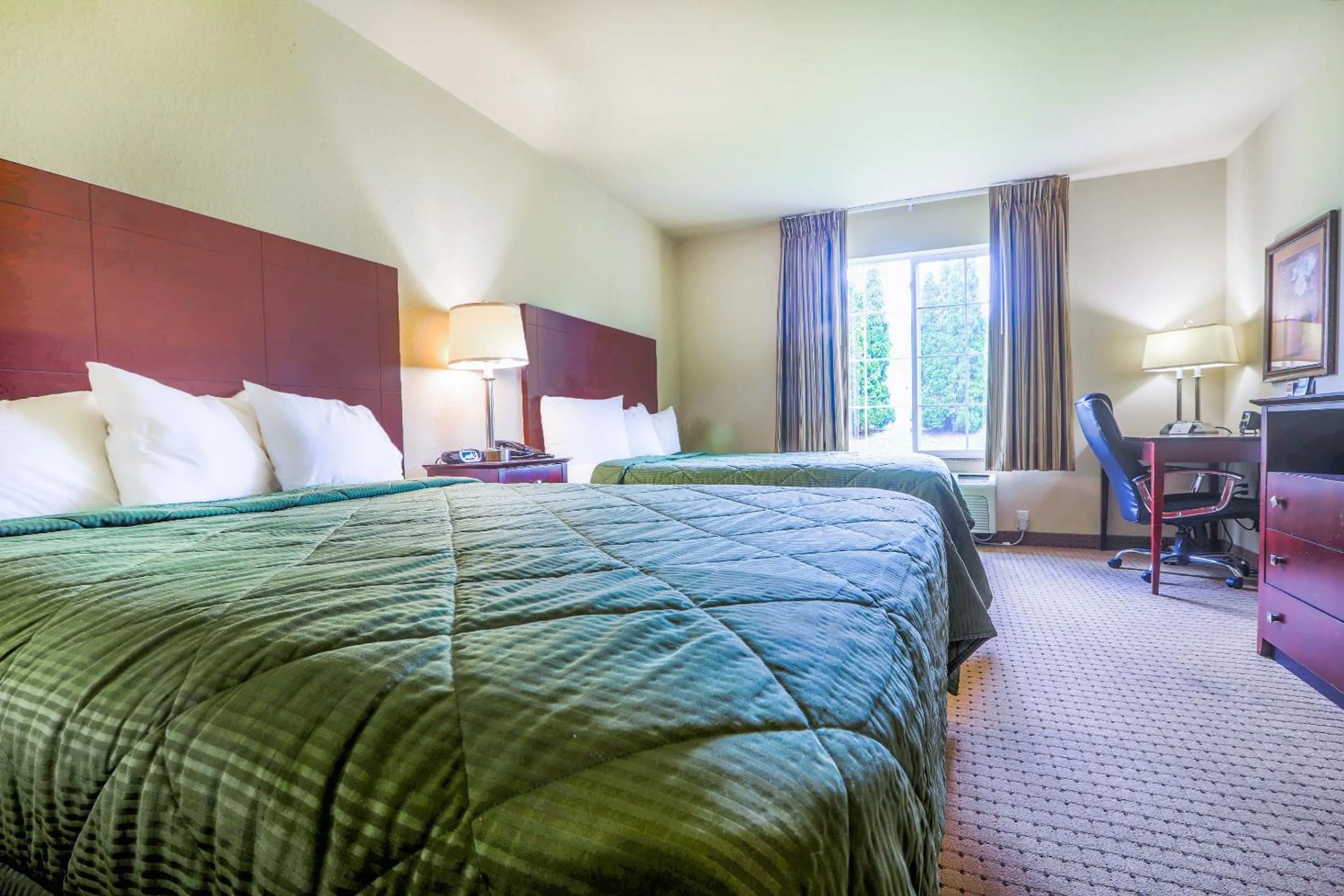 Bedroom in Evansville Inn & Suites by OYO