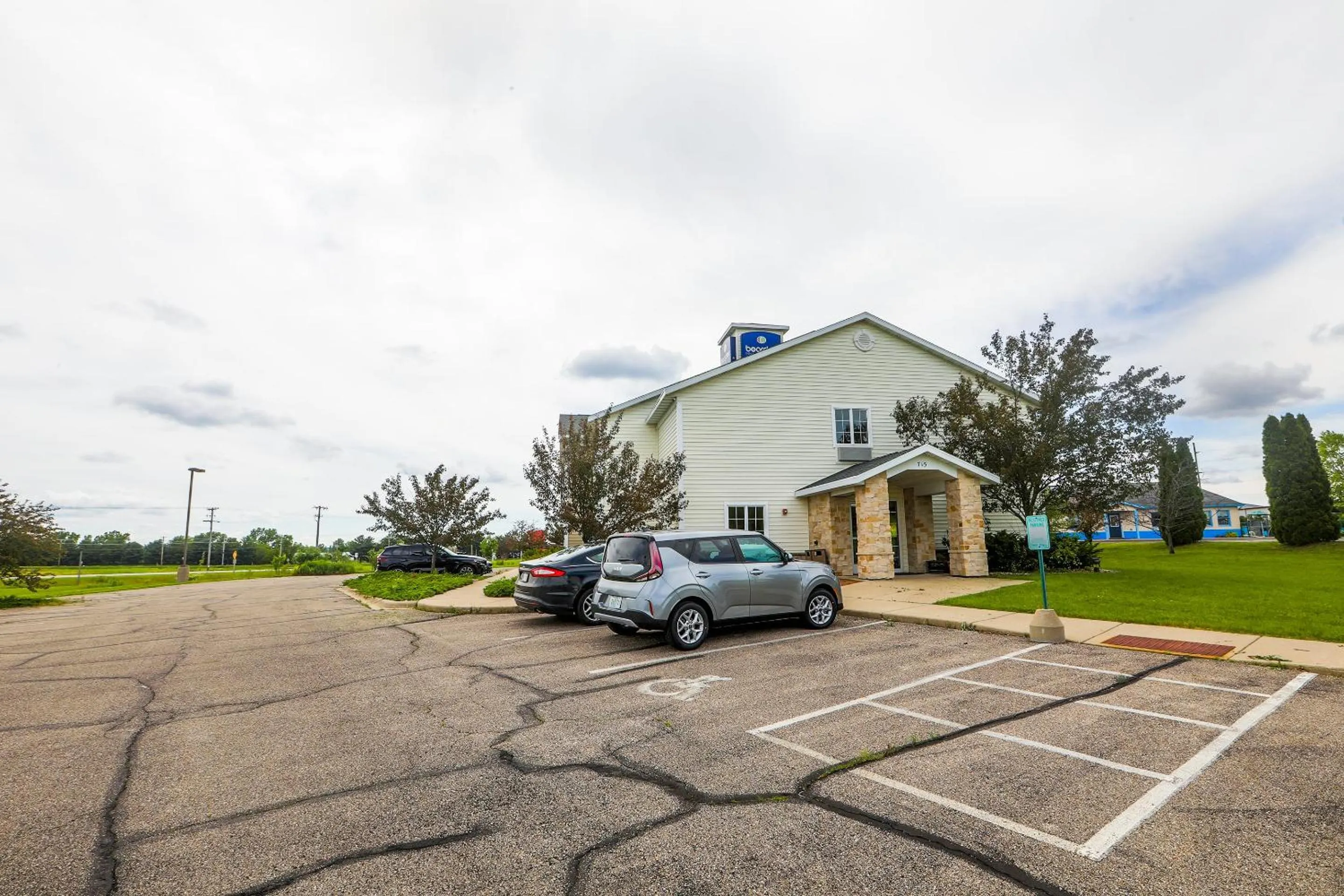 Facade/entrance in Evansville Inn & Suites by OYO