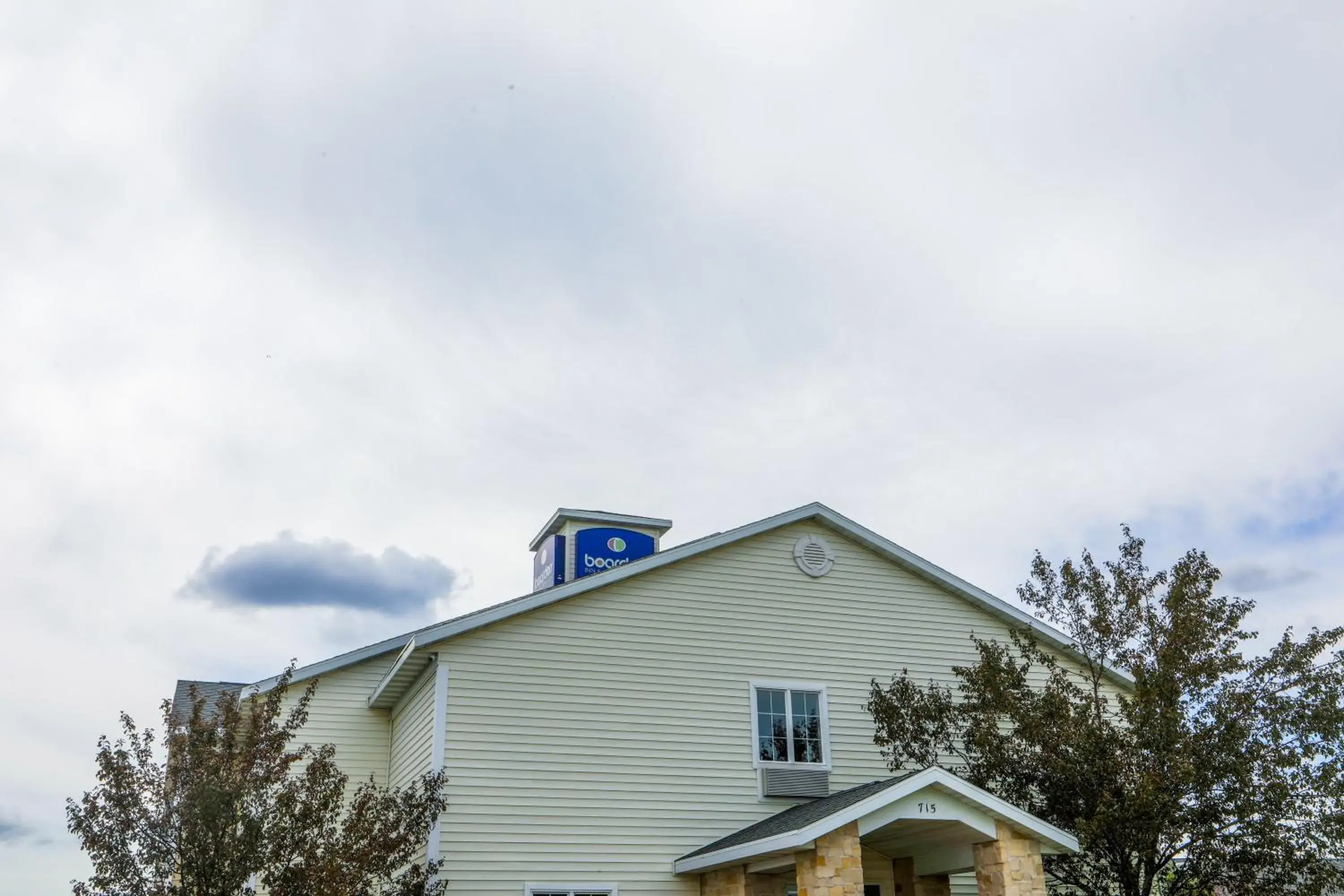 Facade/entrance in Evansville Inn & Suites by OYO Facade/entrance in Evansville Inn & Suites by OYO