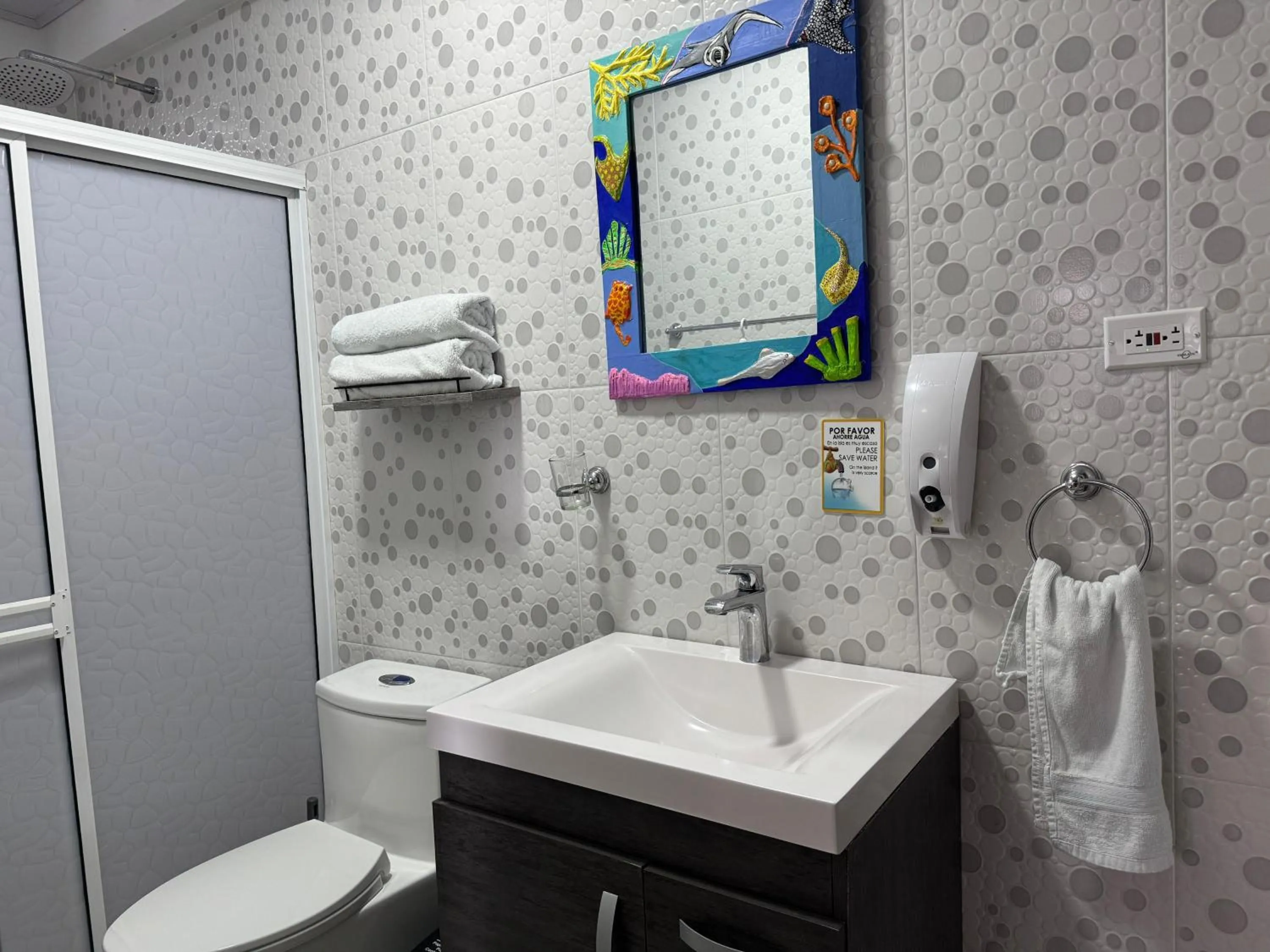 Bathroom in Shell Sea B & B