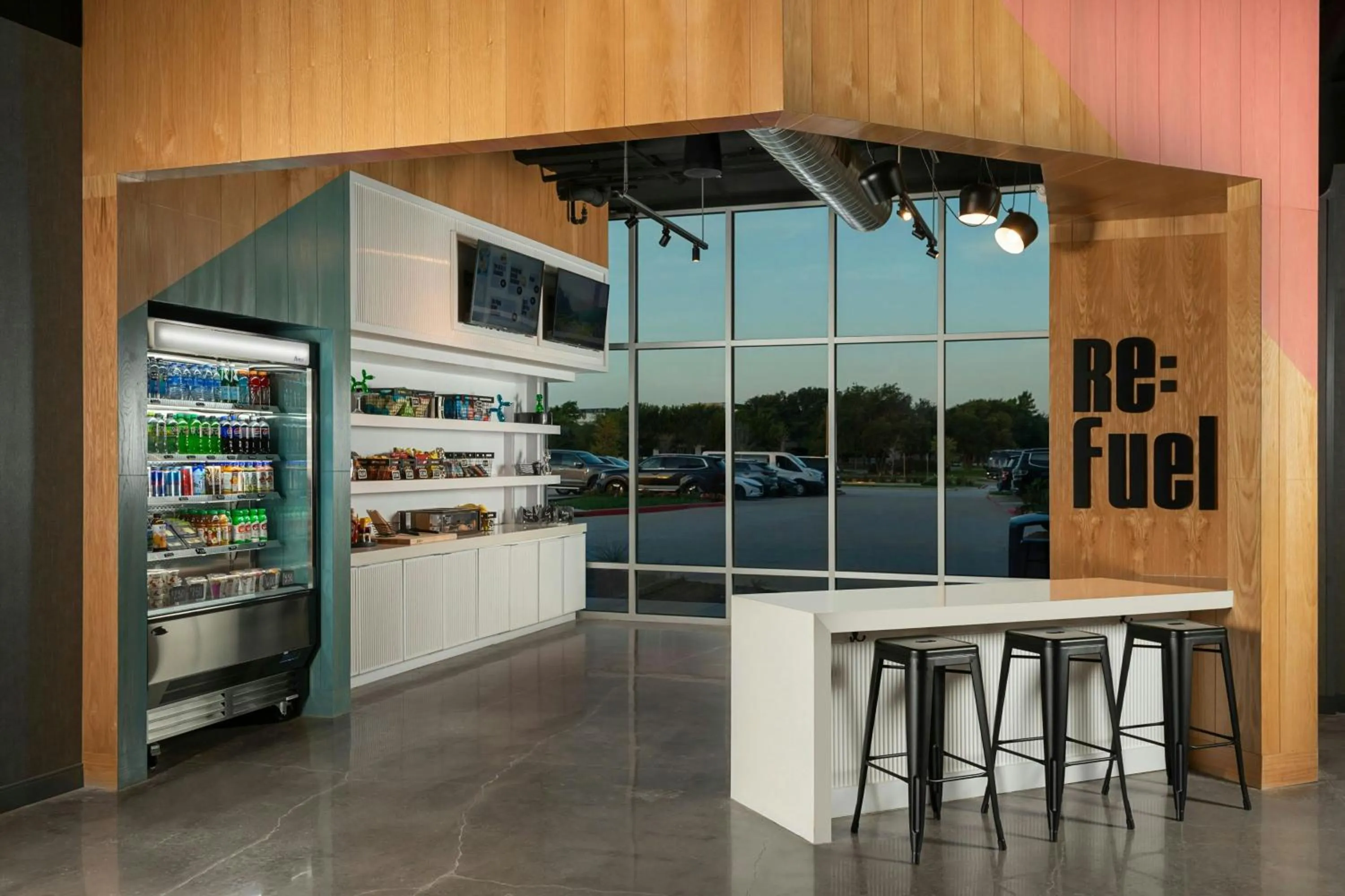 Restaurant/places to eat in Aloft DFW Airport North