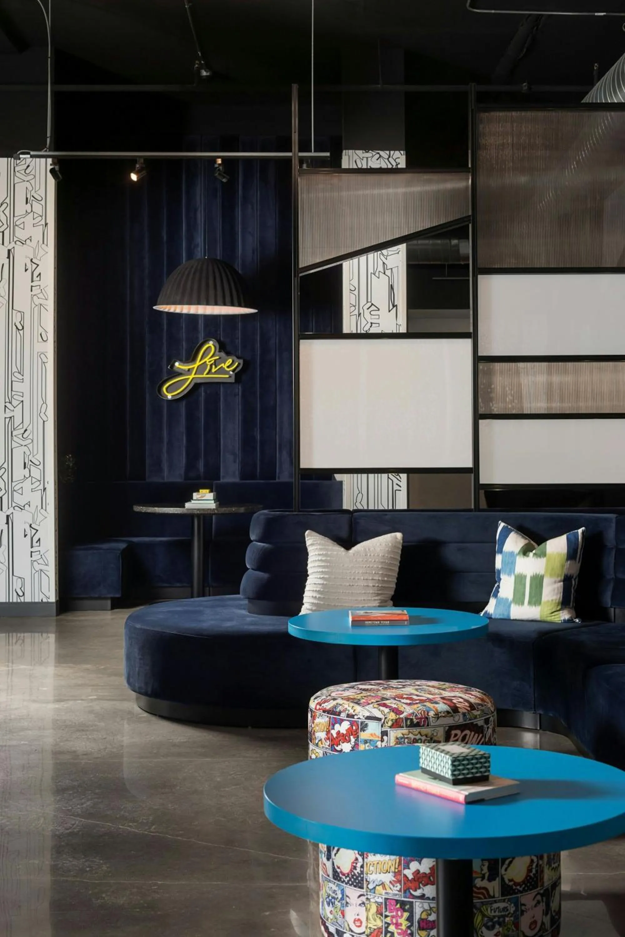 Lounge or bar in Aloft DFW Airport North