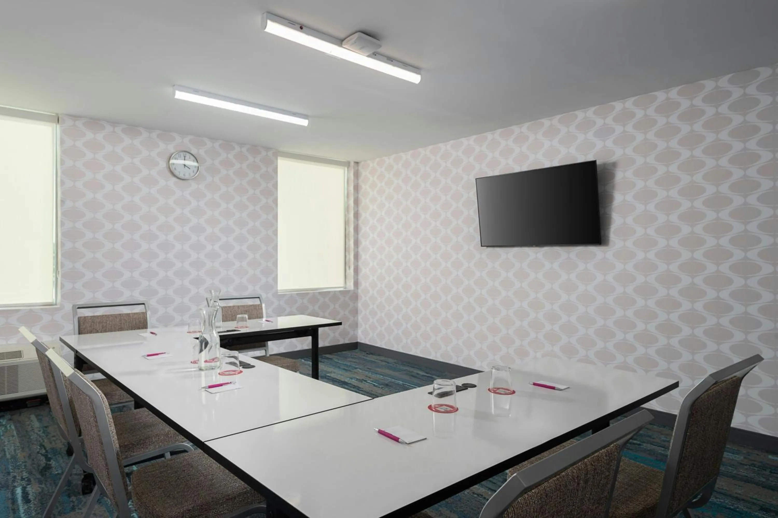 Meeting/conference room in Aloft DFW Airport North