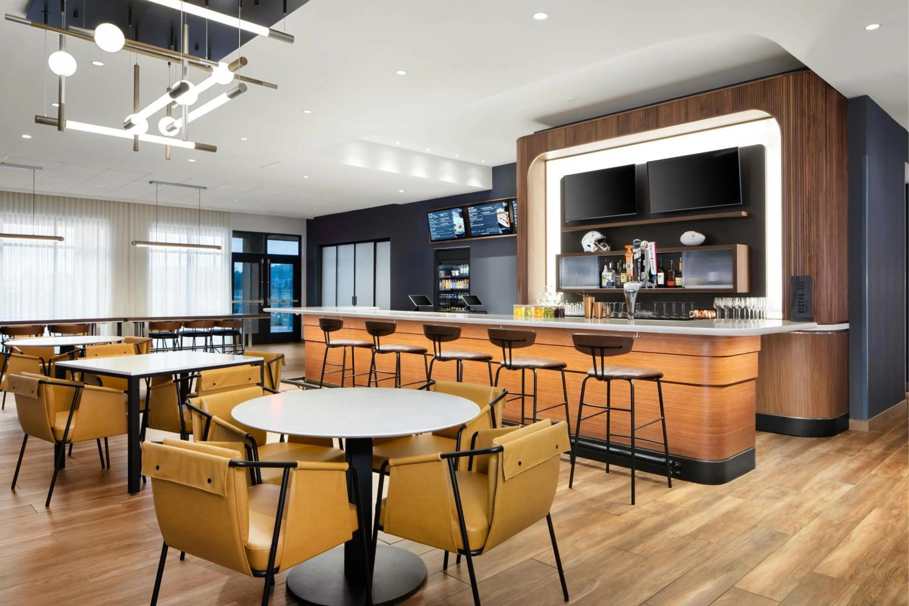 Lounge or bar in Courtyard by Marriott Kodak Sevierville