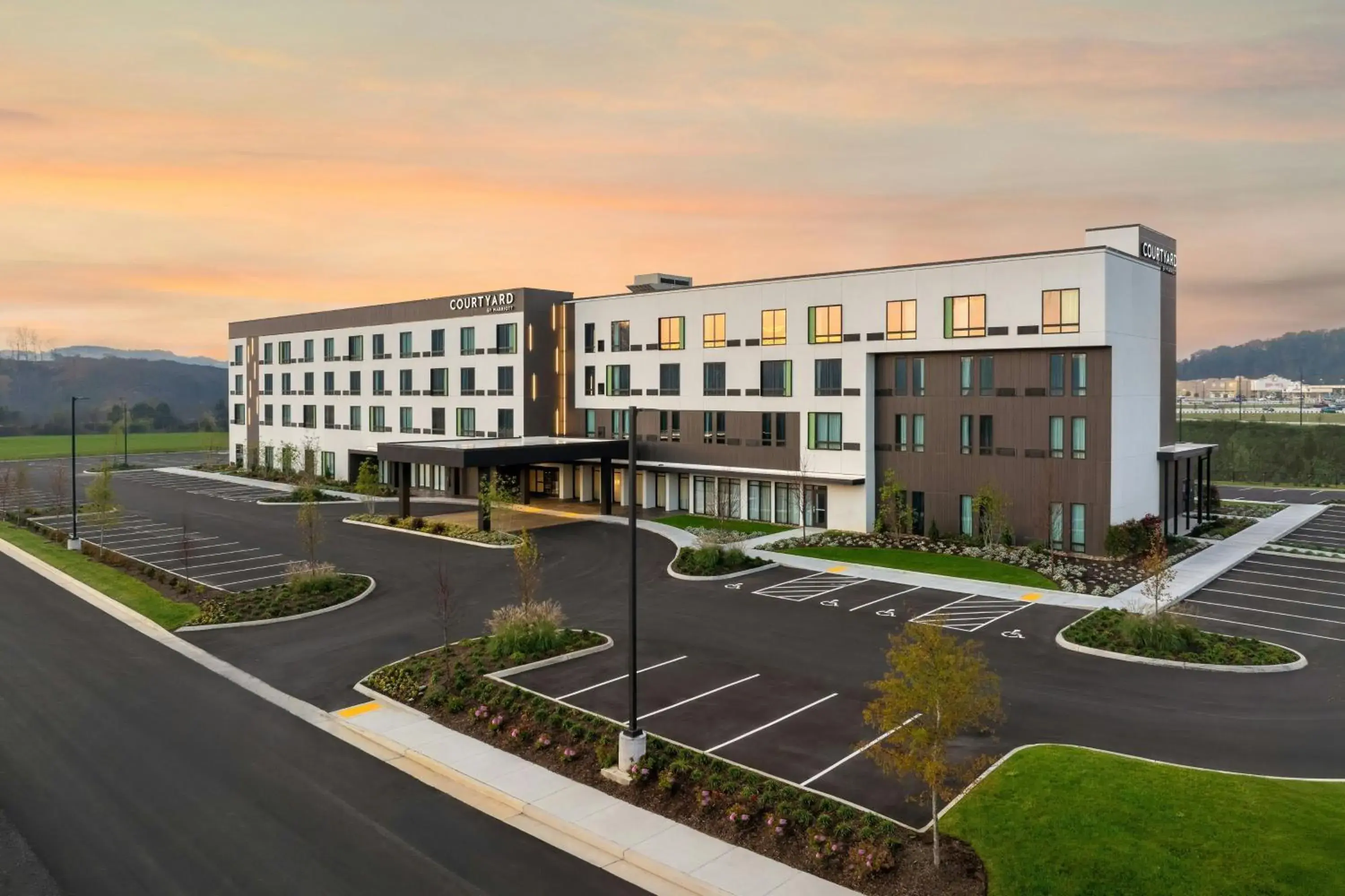 Property building in Courtyard by Marriott Kodak Sevierville Property building in Courtyard by Marriott Kodak Sevierville