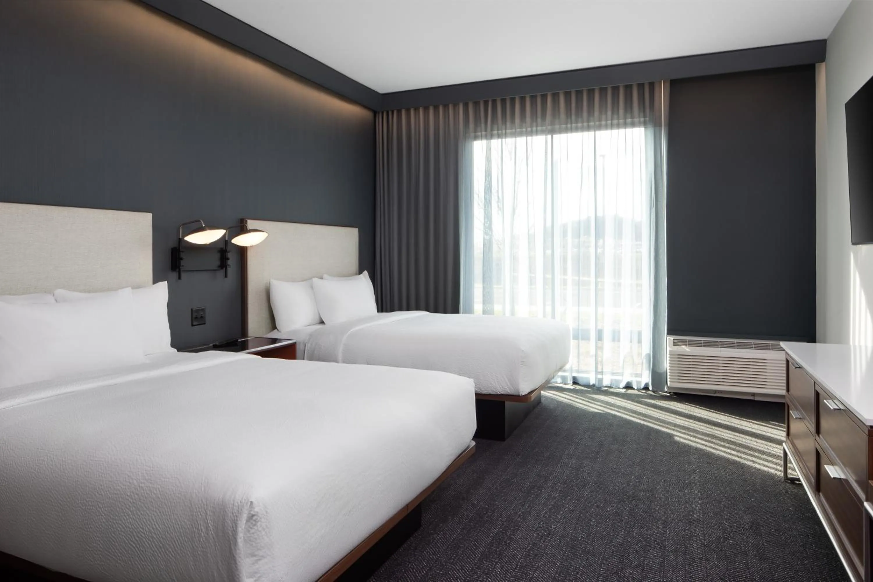 Photo of the whole room, Bed in Courtyard by Marriott Kodak Sevierville