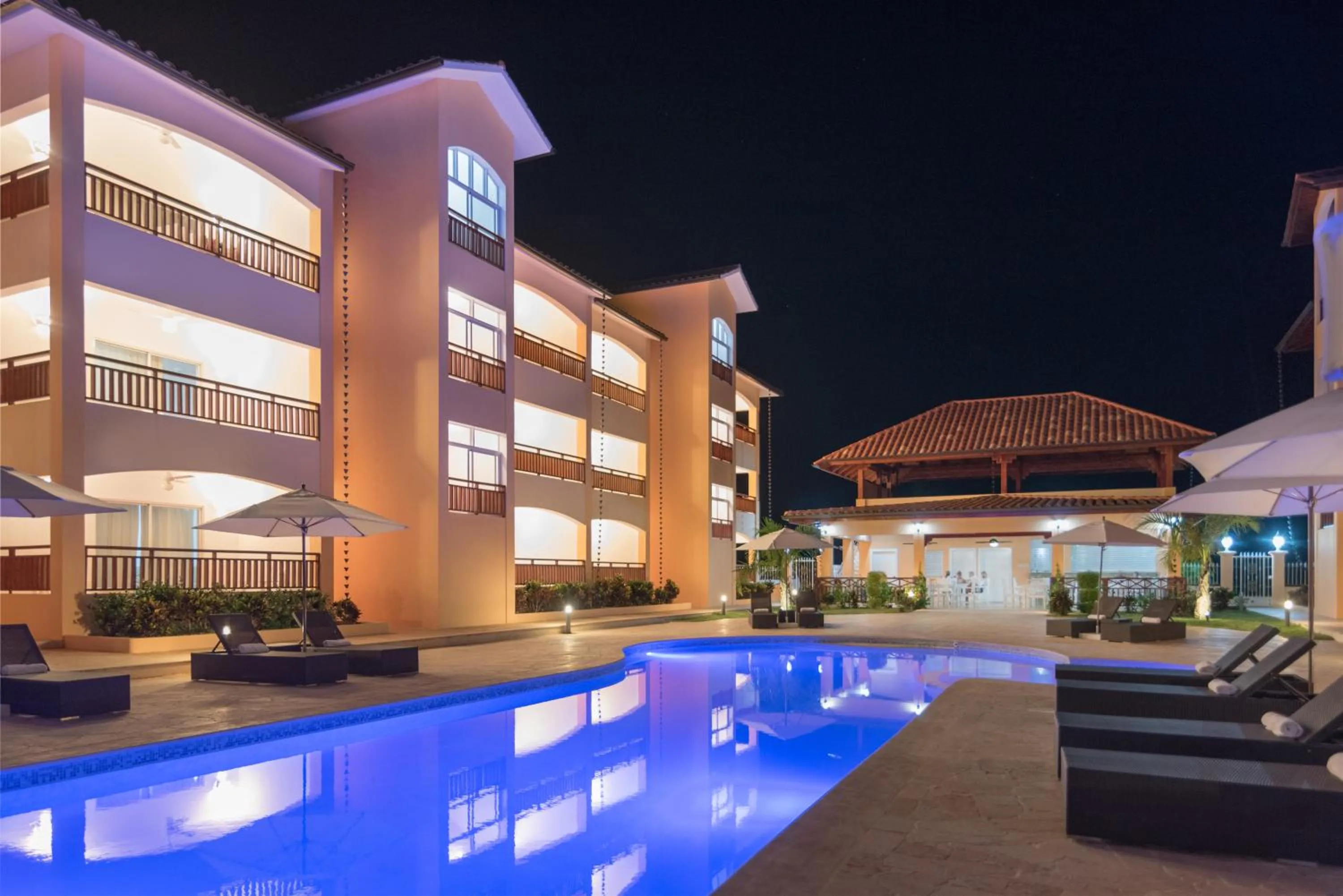 Swimming pool in Los Flamencos Aparthotel Beach Club