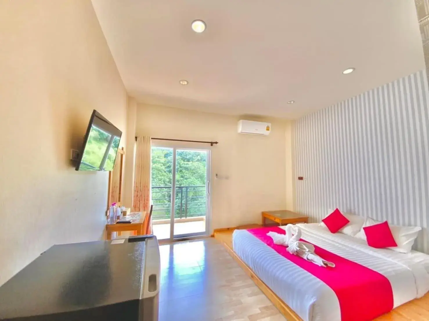 TV and multimedia, Bed in Sakura Yama Resort ซากุระ ยามะรีสอร์ท TV and multimedia, Bed in Sakura Yama Resort ซากุระ ยามะรีสอร์ท