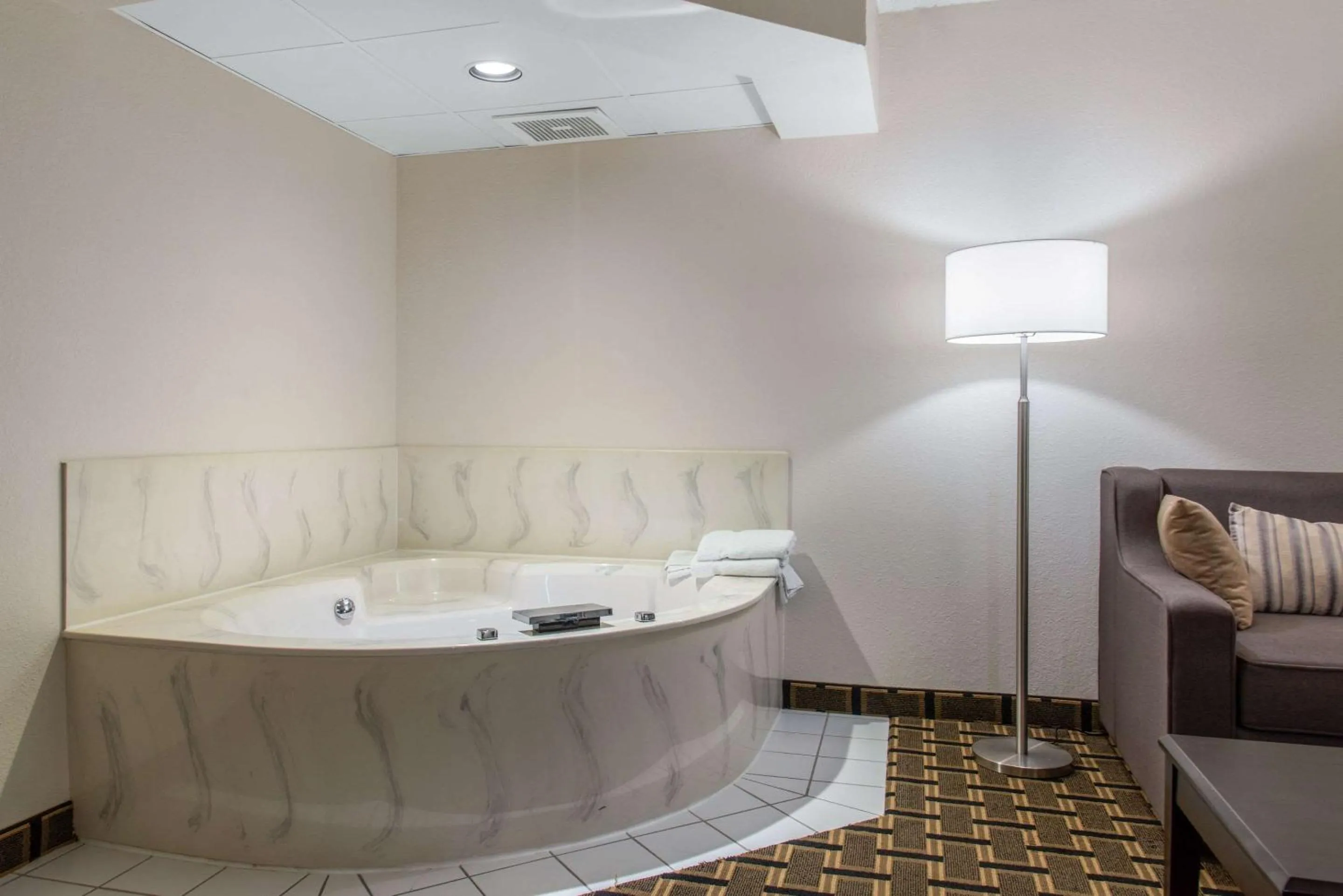 Photo of the whole room in New Prague Inn & Suites, New Prauge