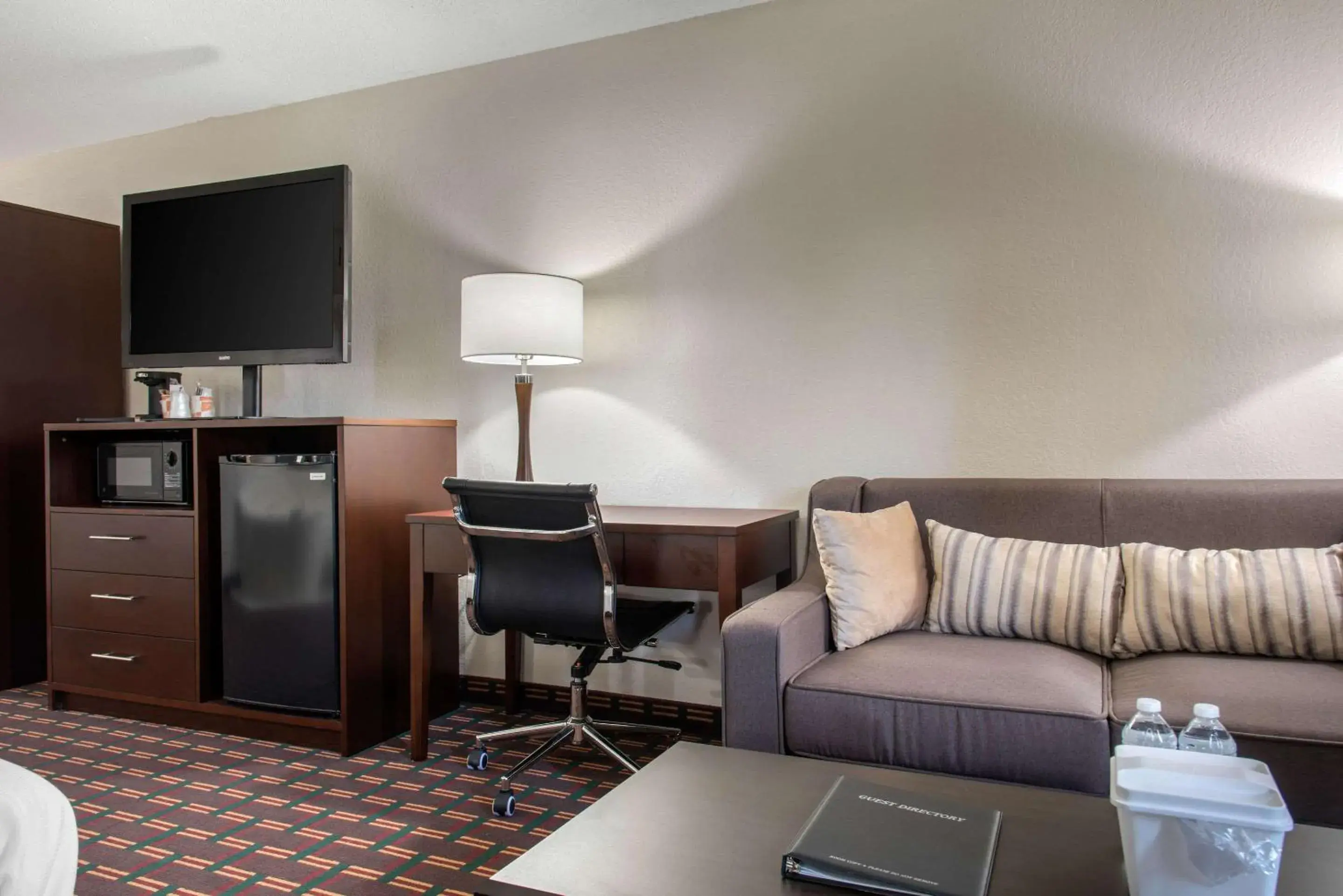 King Suite with Spa Bath in New Prague Inn & Suites, New Prauge King Suite with Spa Bath in New Prague Inn & Suites, New Prauge