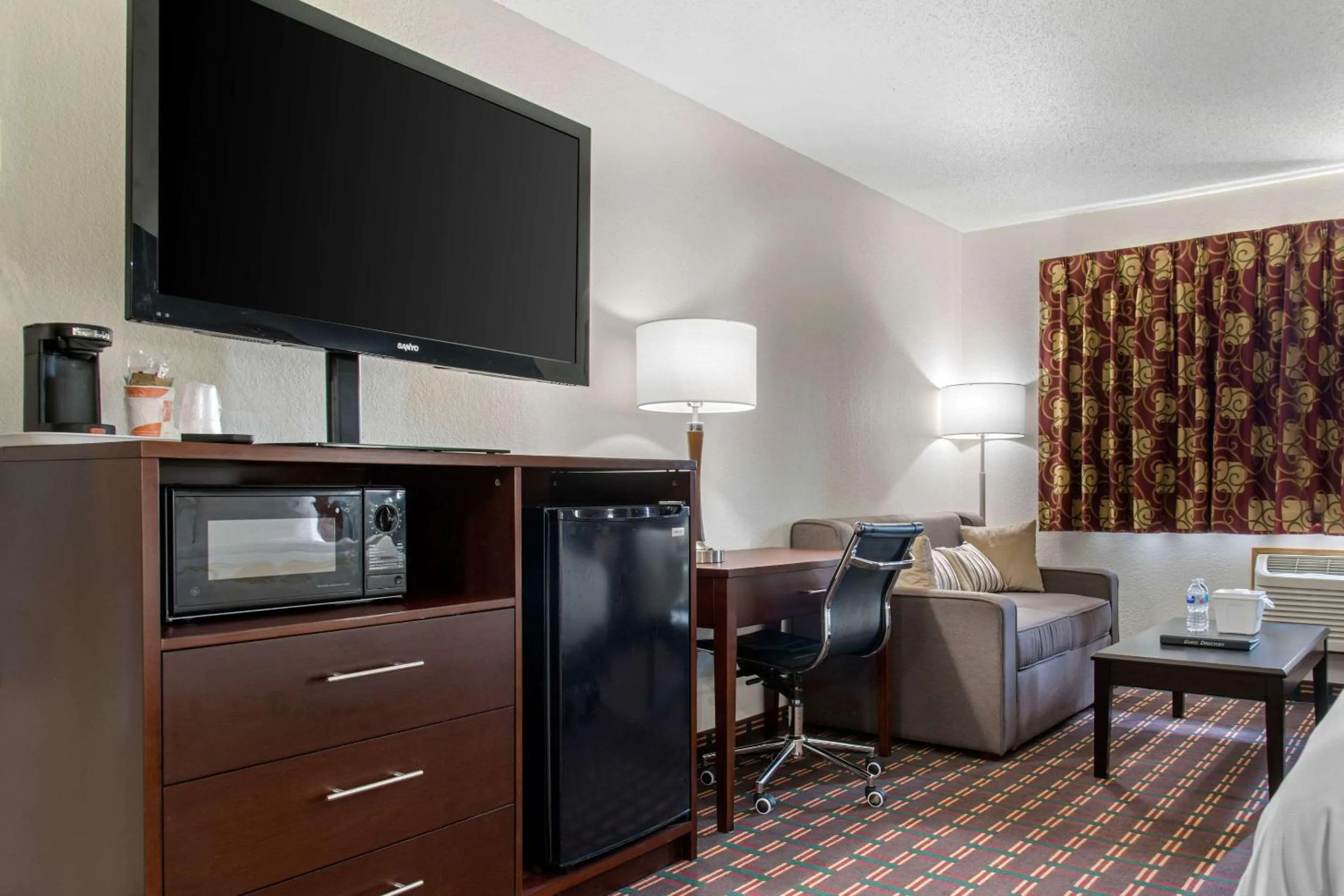 Photo of the whole room in New Prague Inn & Suites, New Prauge