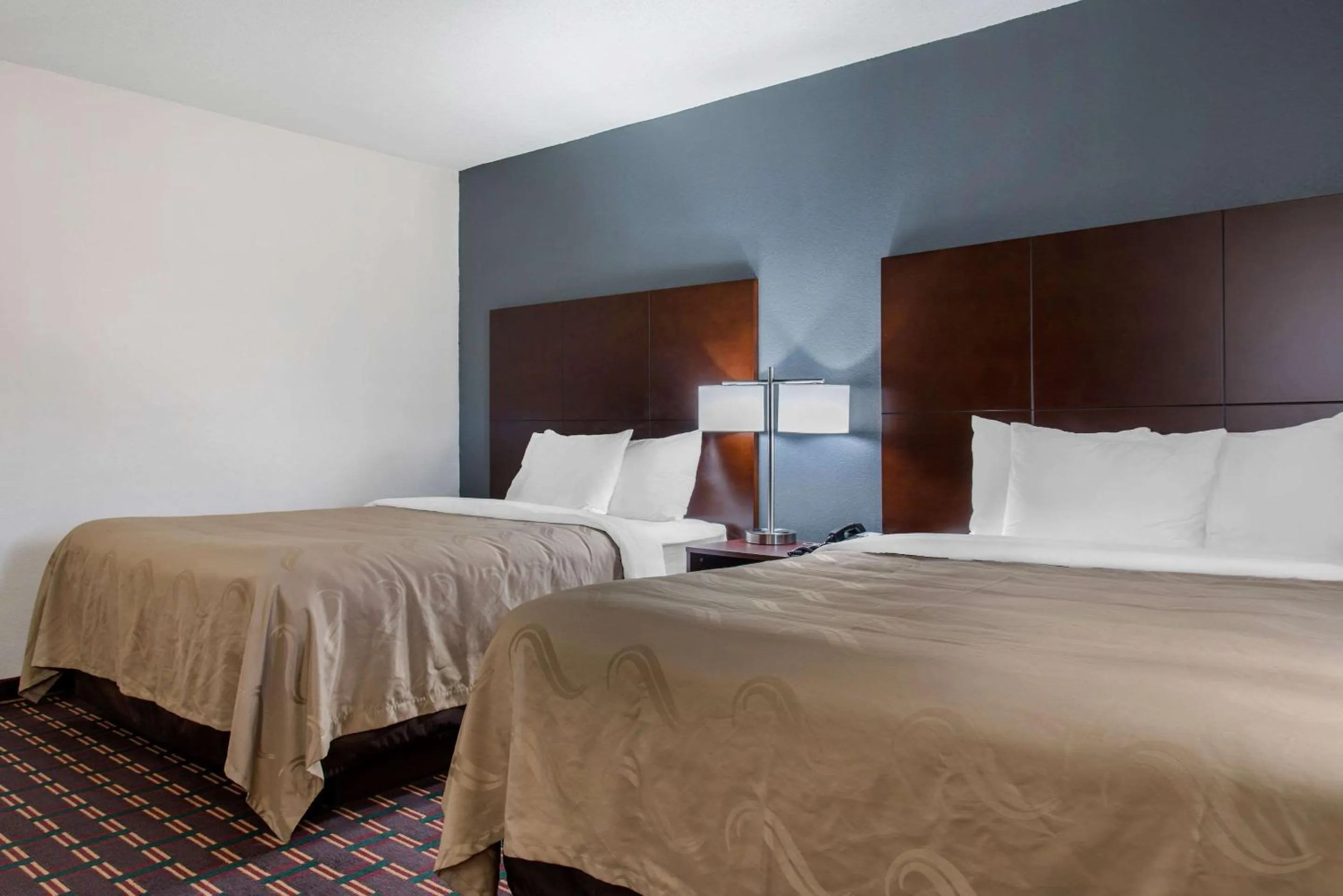 Photo of the whole room, Bed in New Prague Inn & Suites, New Prauge