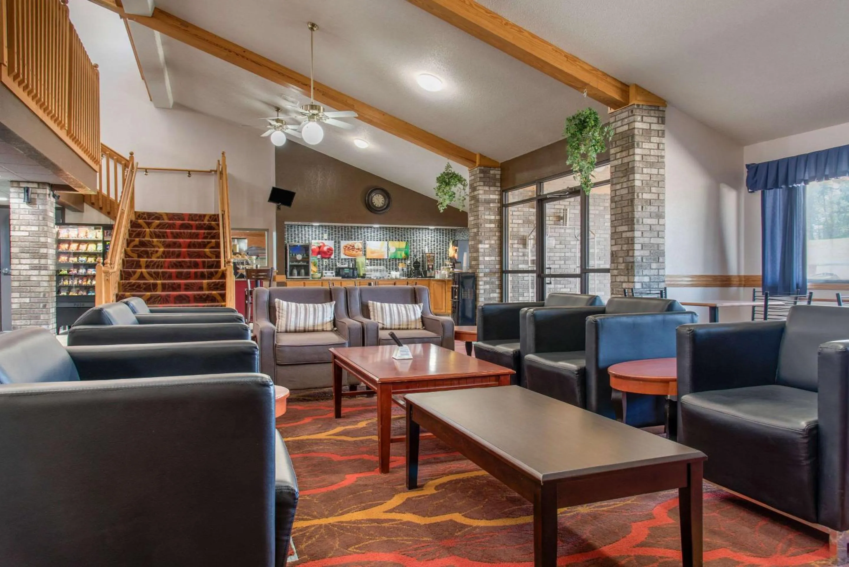 Lobby or reception in New Prague Inn & Suites, New Prauge