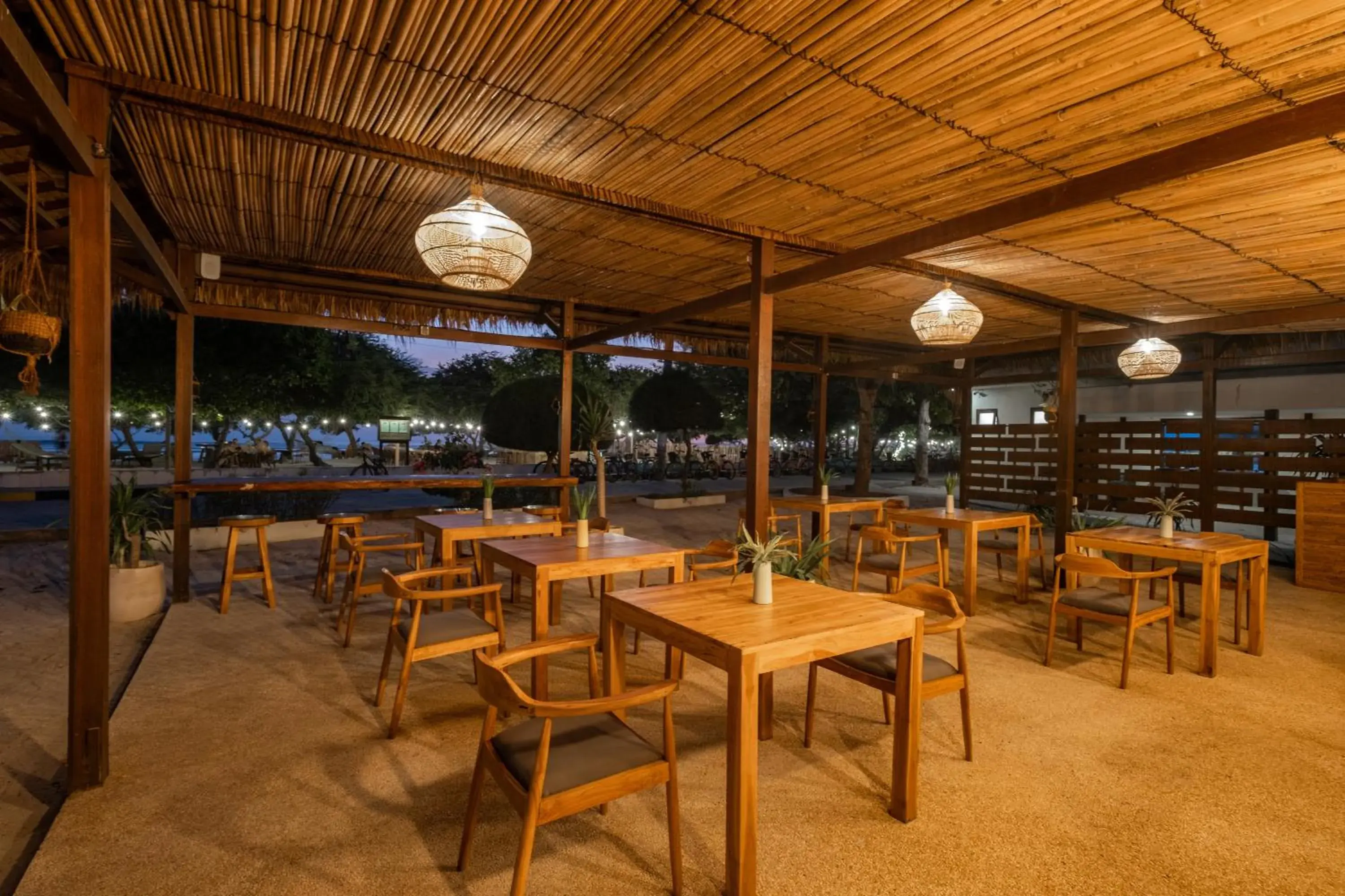 Restaurant/places to eat in Gili Teak Beach Front Resort Restaurant/places to eat in Gili Teak Beach Front Resort