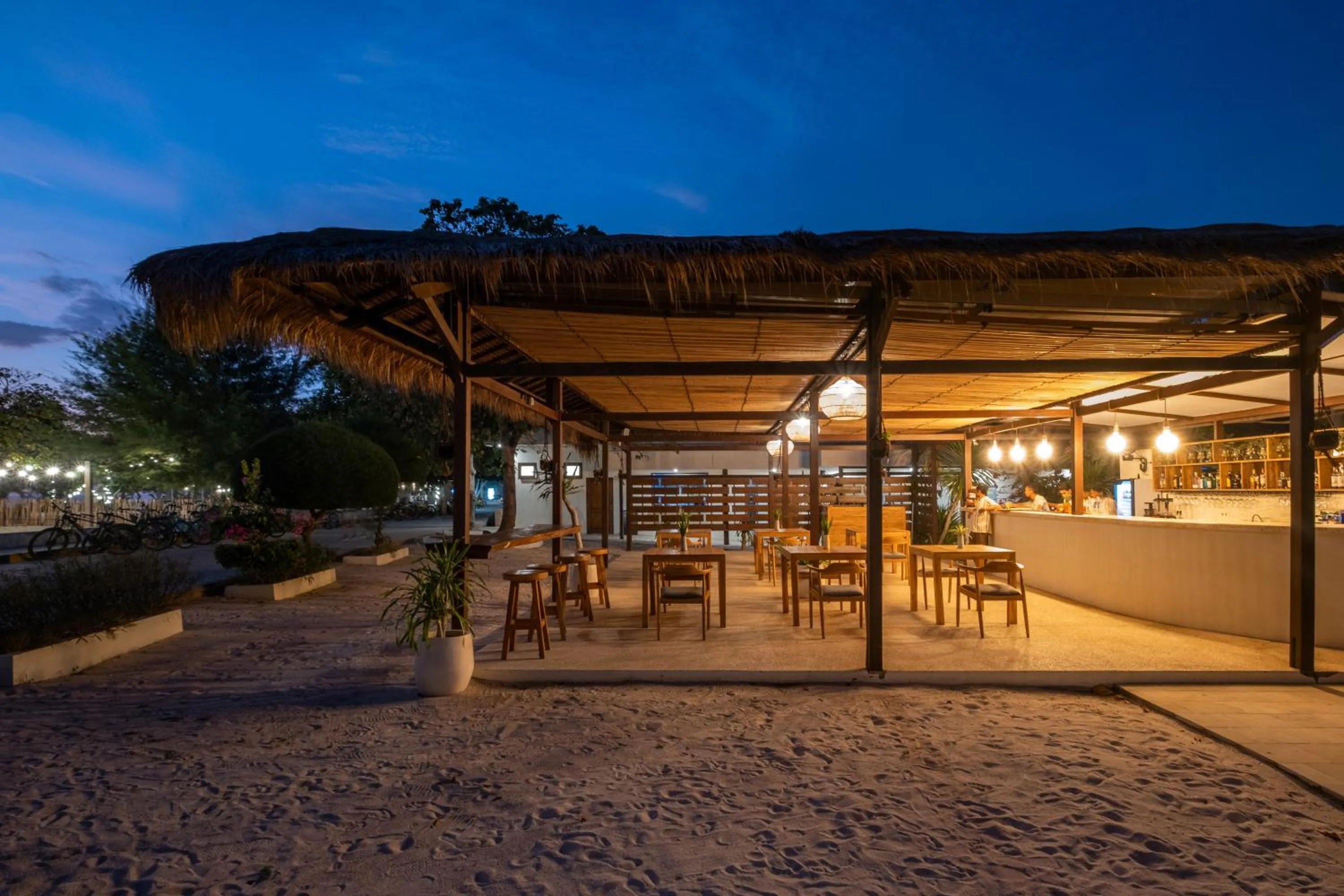 Restaurant/places to eat in Gili Teak Beach Front Resort