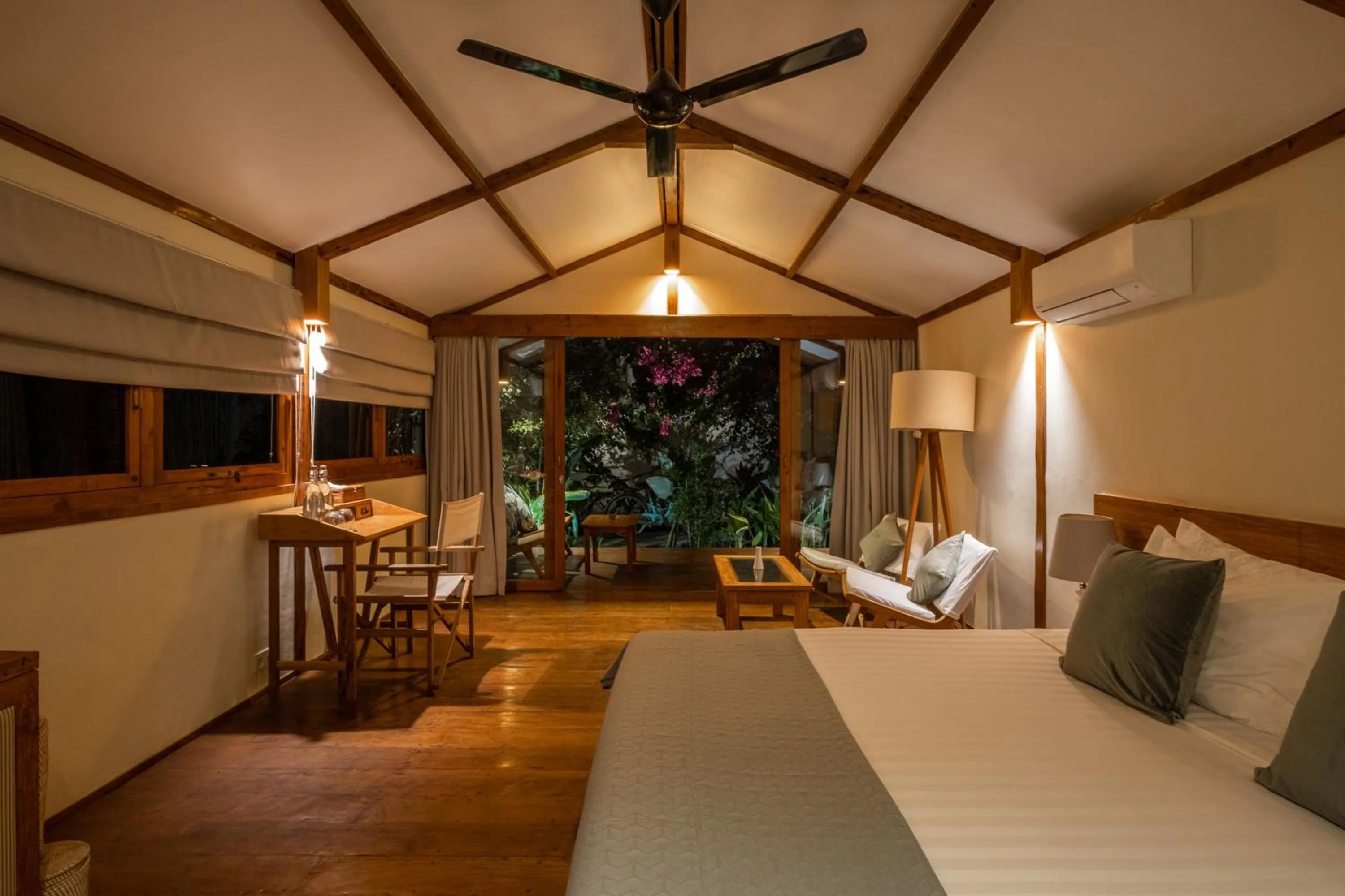 Bed in Gili Teak Beach Front Resort