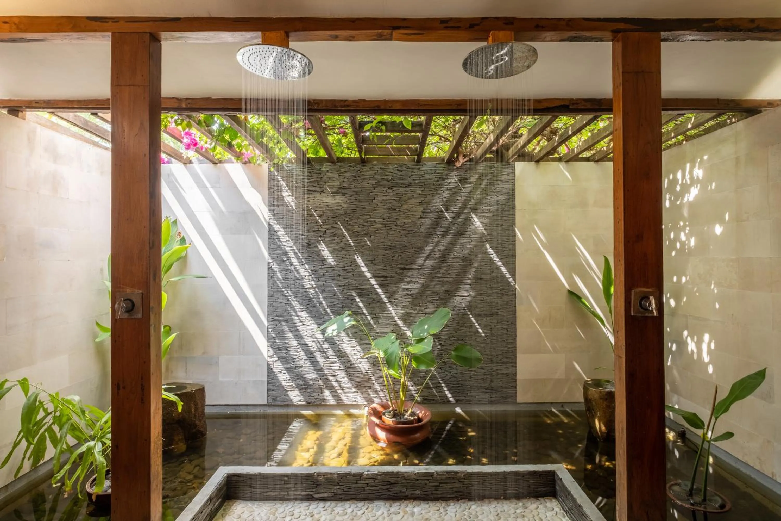 Bathroom in Gili Teak Beach Front Resort