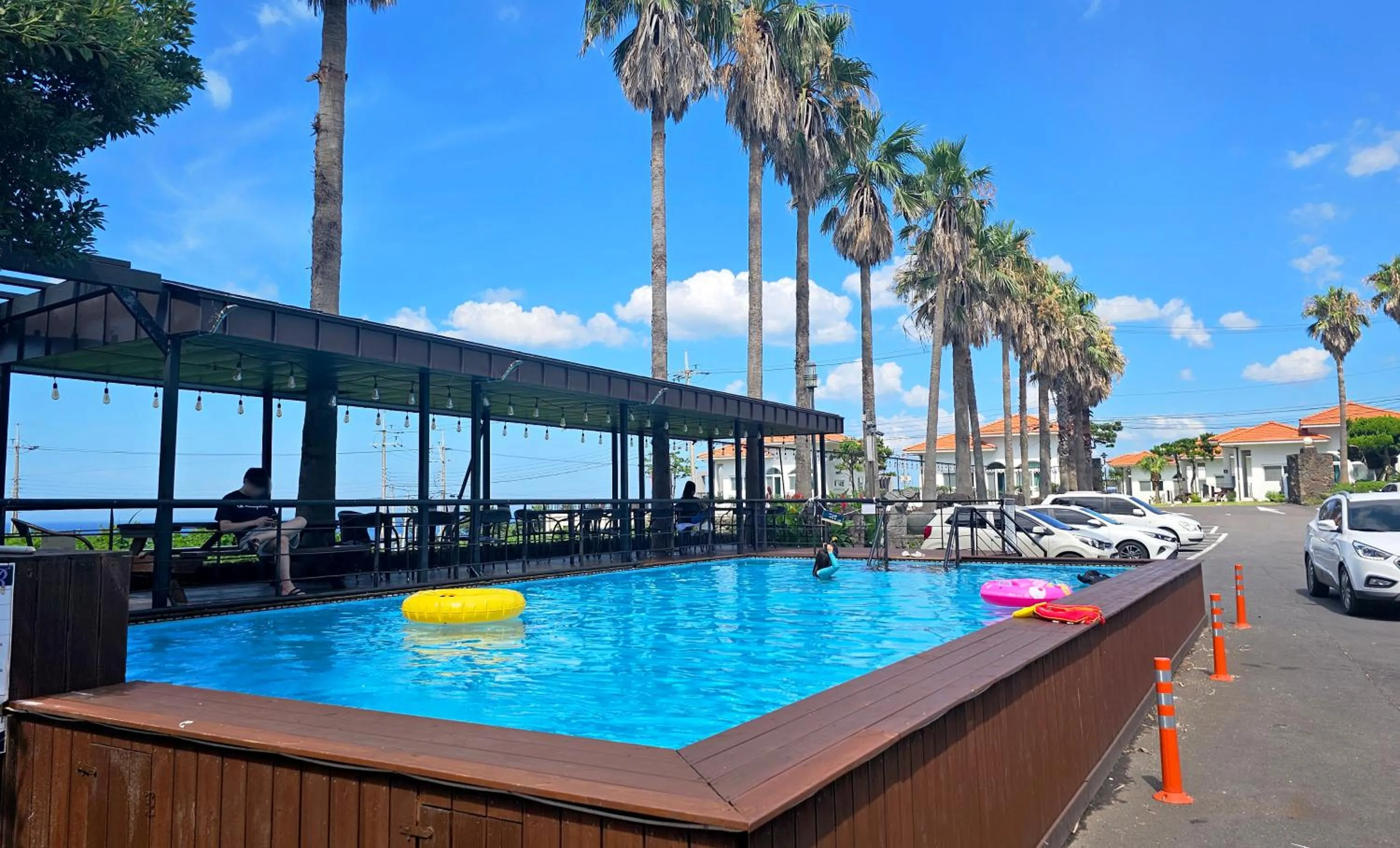 Swimming pool in Benikea Hotel Jeju